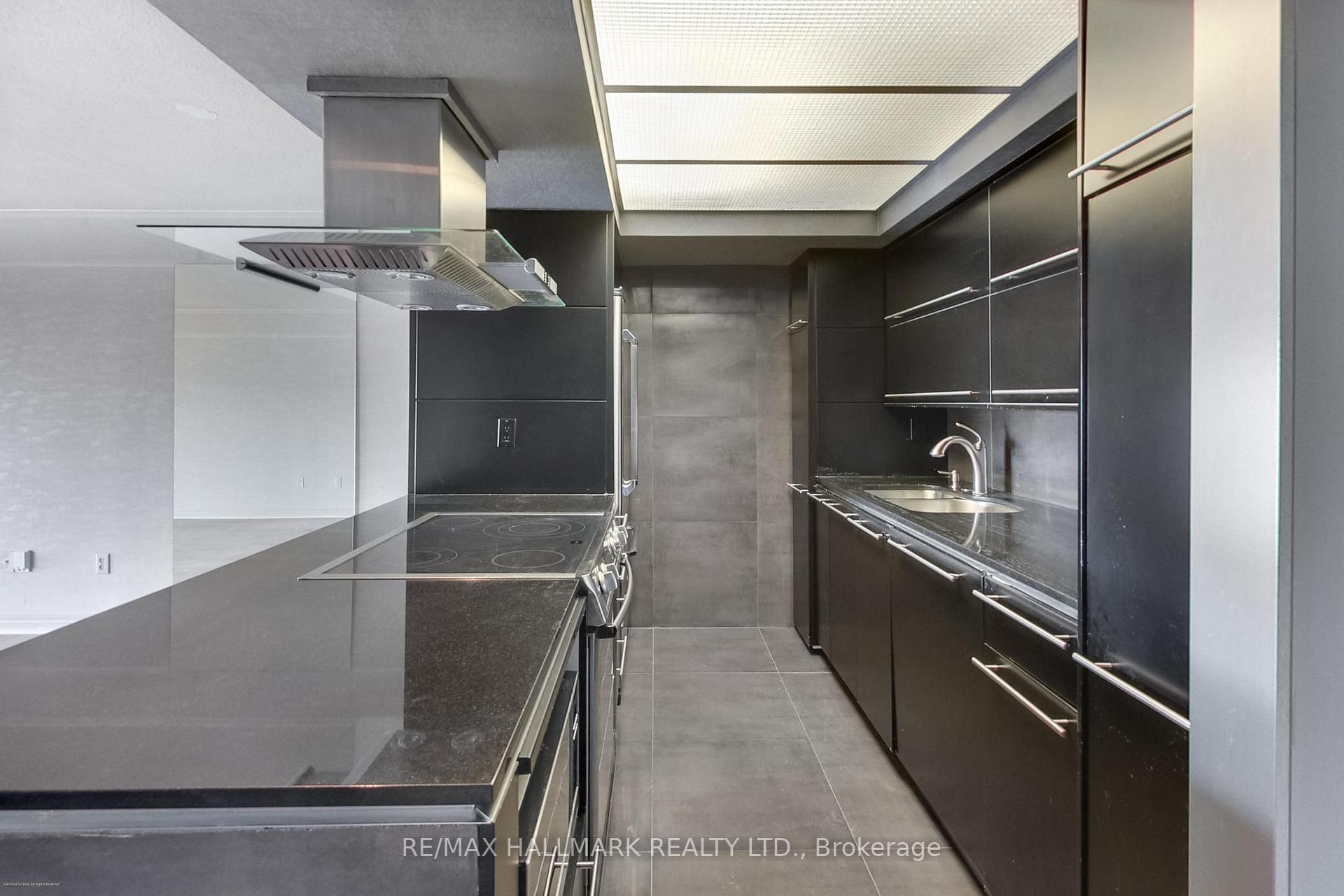 Photo 6 of Unit 812, 65 Scadding Avenue, Toronto, Waterfront Communities — HOMEH