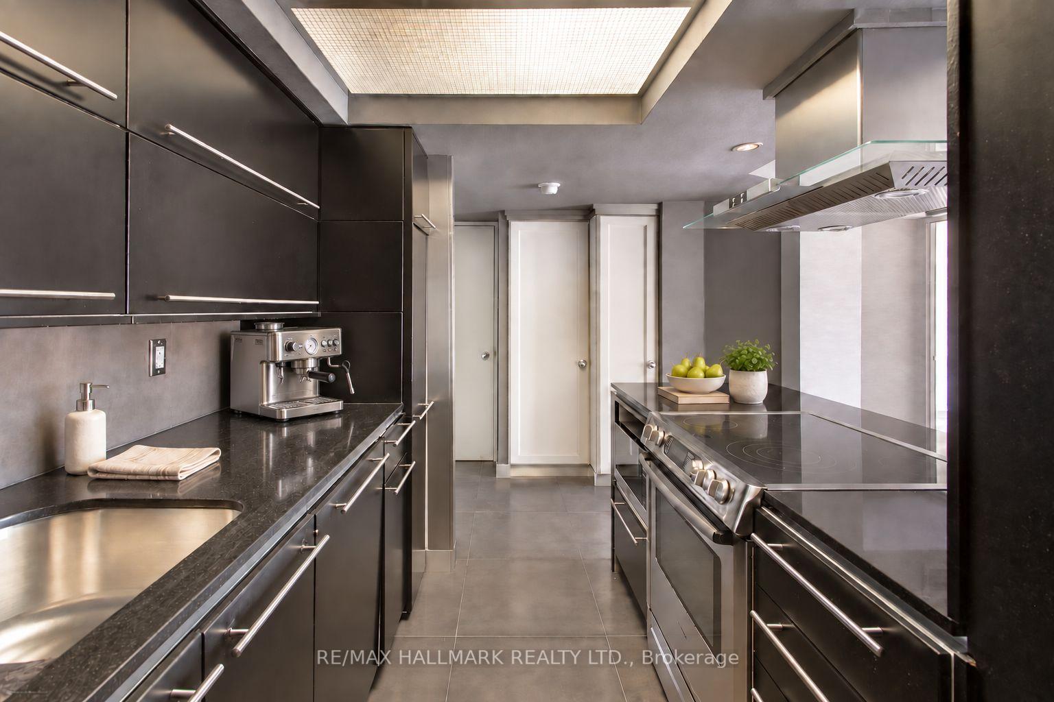 Photo 7 of Unit 812, 65 Scadding Avenue, Toronto, Waterfront Communities — HOMEH