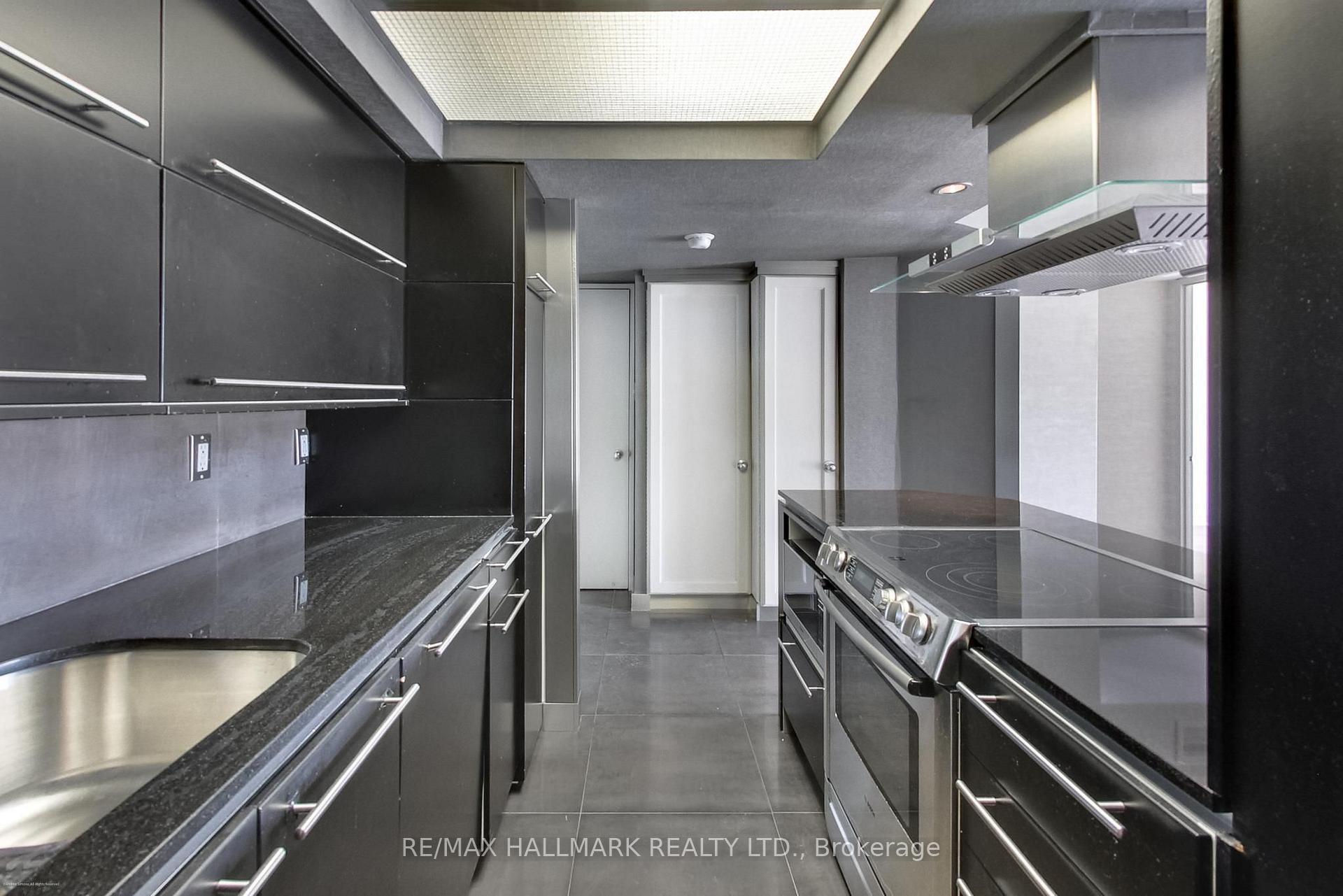 Photo 8 of Unit 812, 65 Scadding Avenue, Toronto, Waterfront Communities — HOMEH