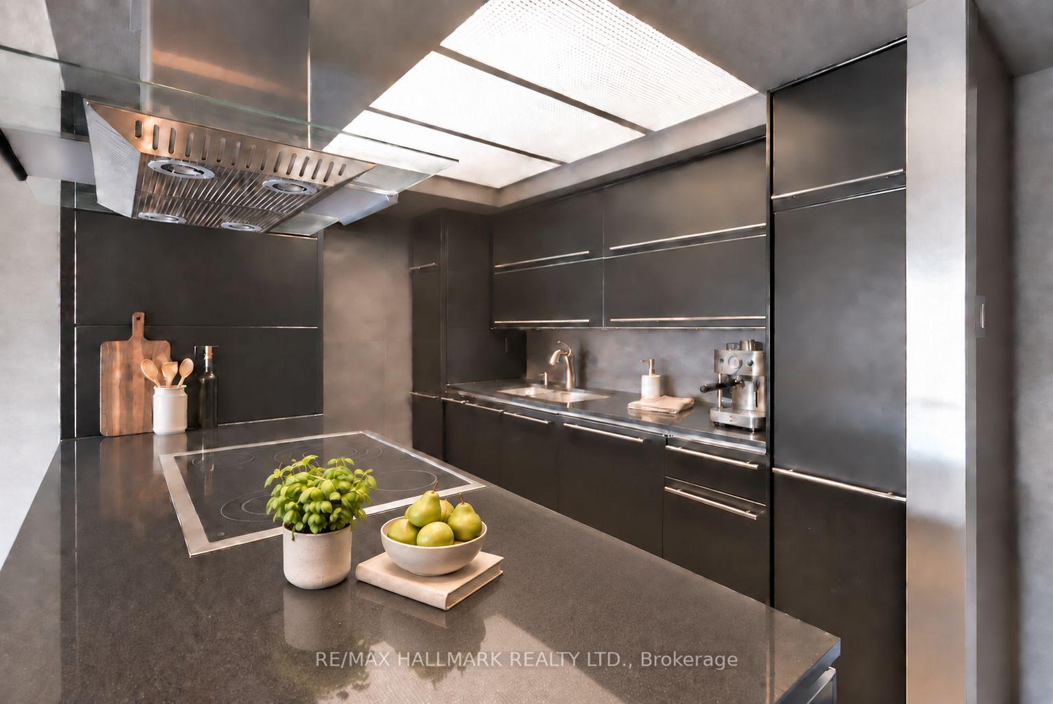 Photo 9 of Unit 812, 65 Scadding Avenue, Toronto, Waterfront Communities — HOMEH