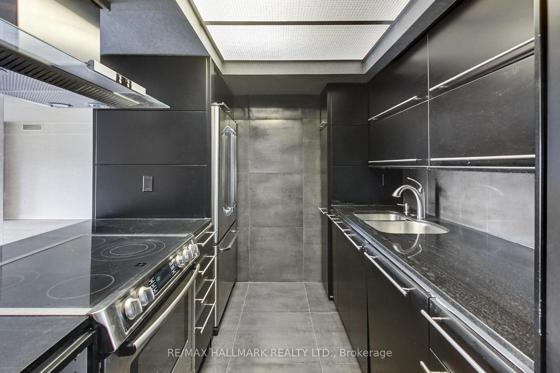 Photo 11 of Unit 812, 65 Scadding Avenue, Toronto, Waterfront Communities — HOMEH