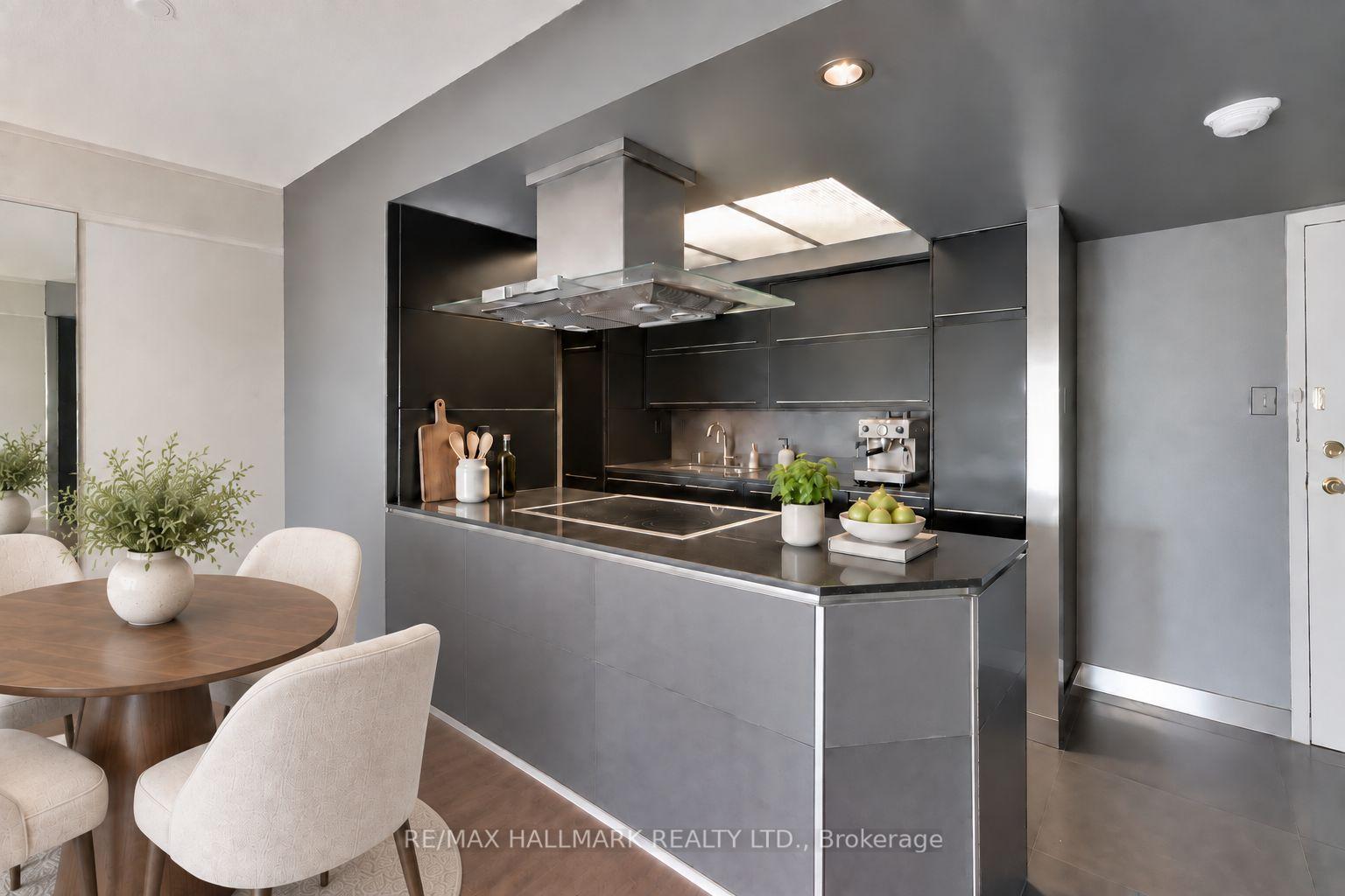 Photo 12 of Unit 812, 65 Scadding Avenue, Toronto, Waterfront Communities — HOMEH