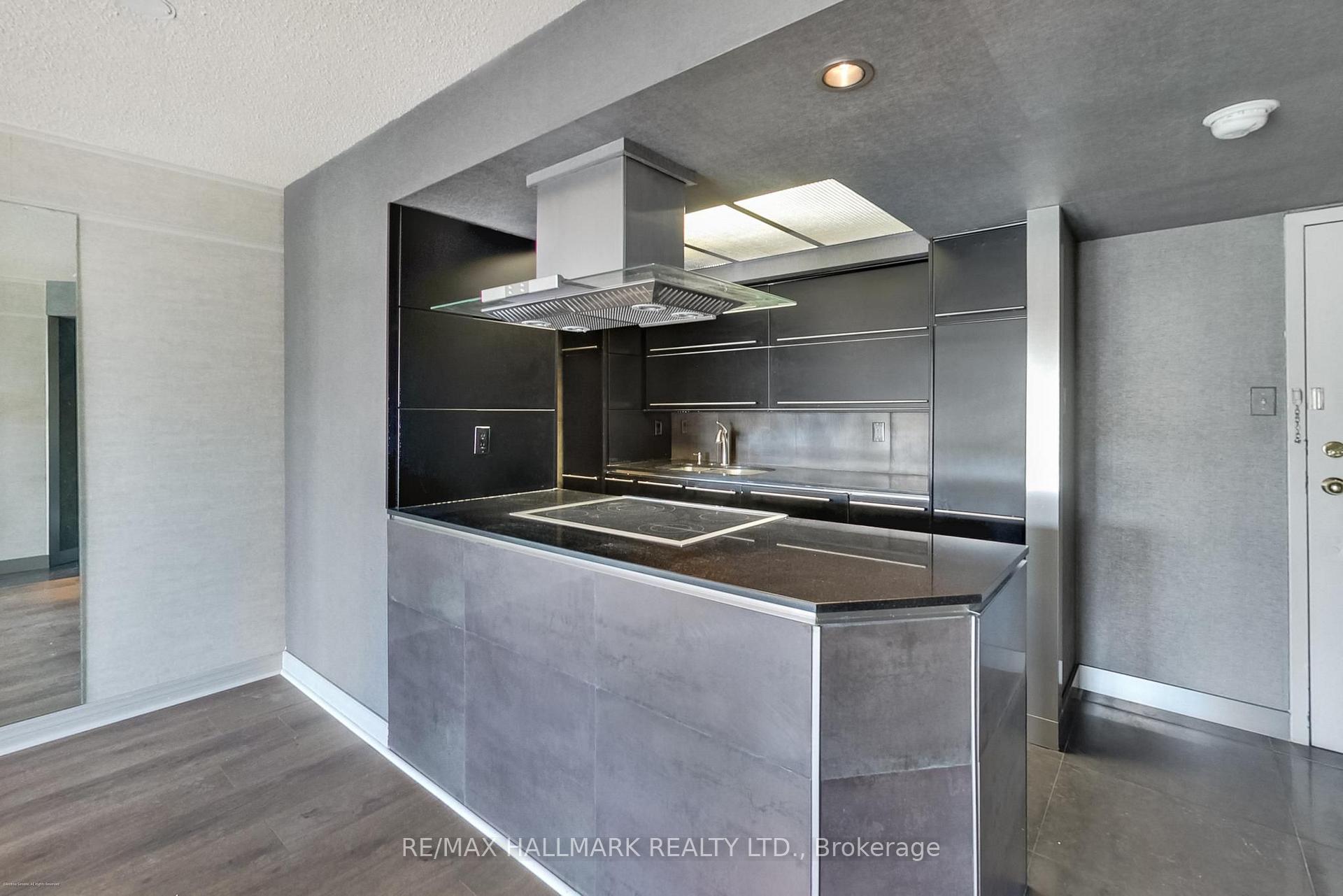 Photo 13 of Unit 812, 65 Scadding Avenue, Toronto, Waterfront Communities — HOMEH