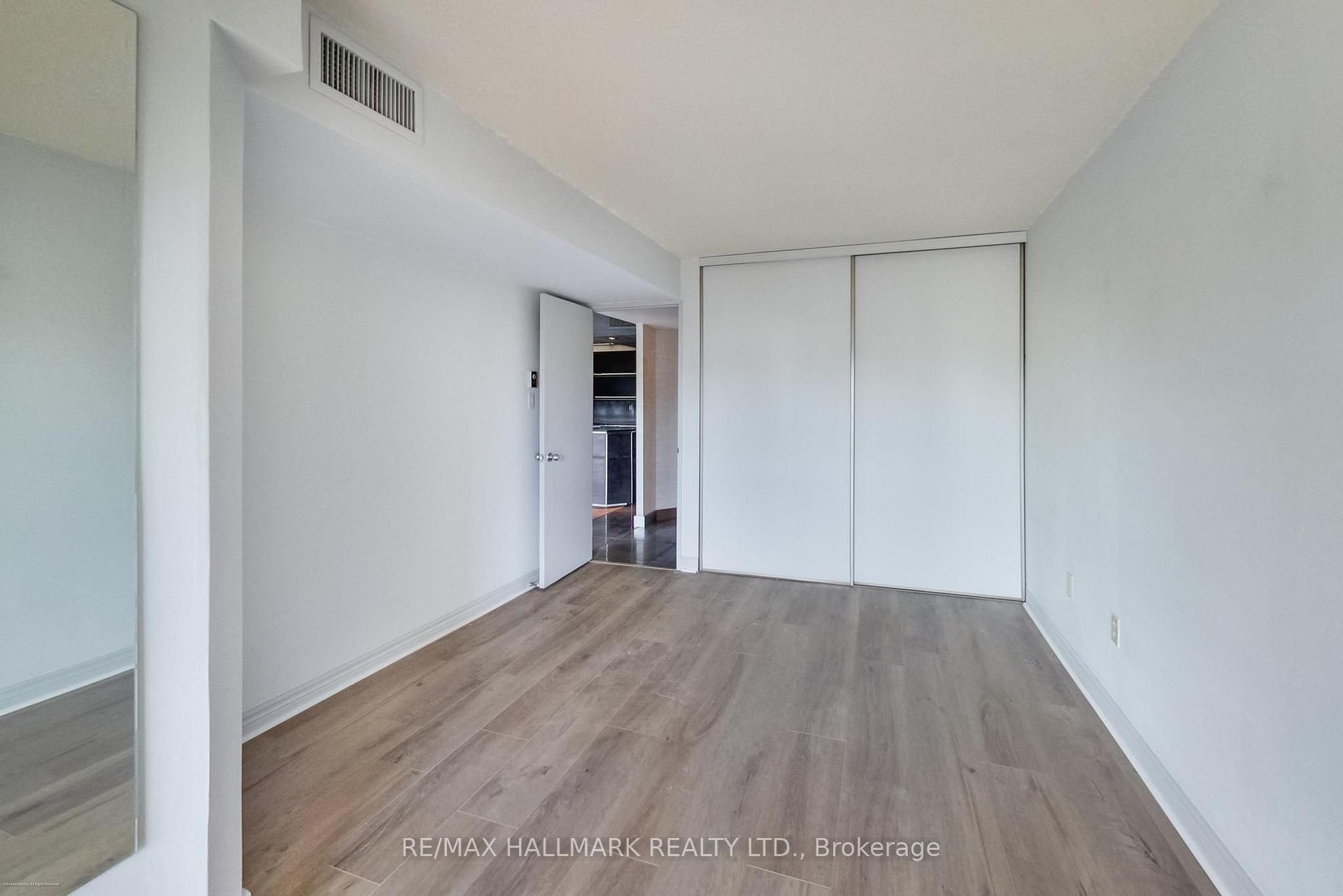 Photo 18 of Unit 812, 65 Scadding Avenue, Toronto, Waterfront Communities — HOMEH