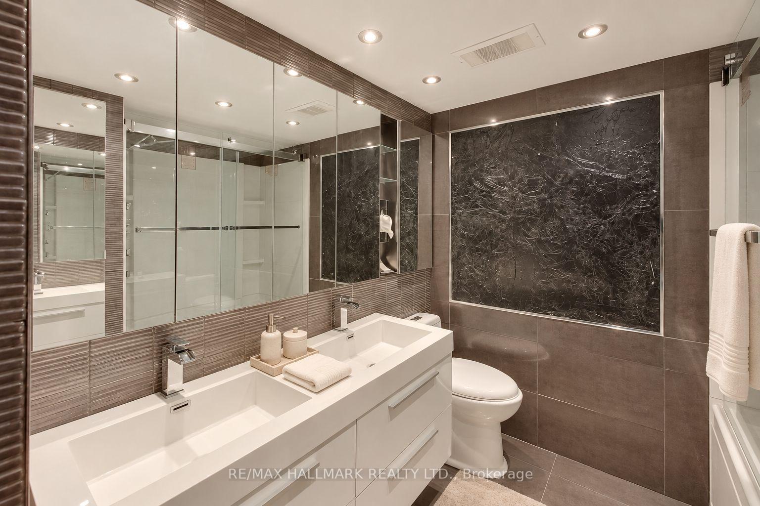 Photo 19 of Unit 812, 65 Scadding Avenue, Toronto, Waterfront Communities — HOMEH