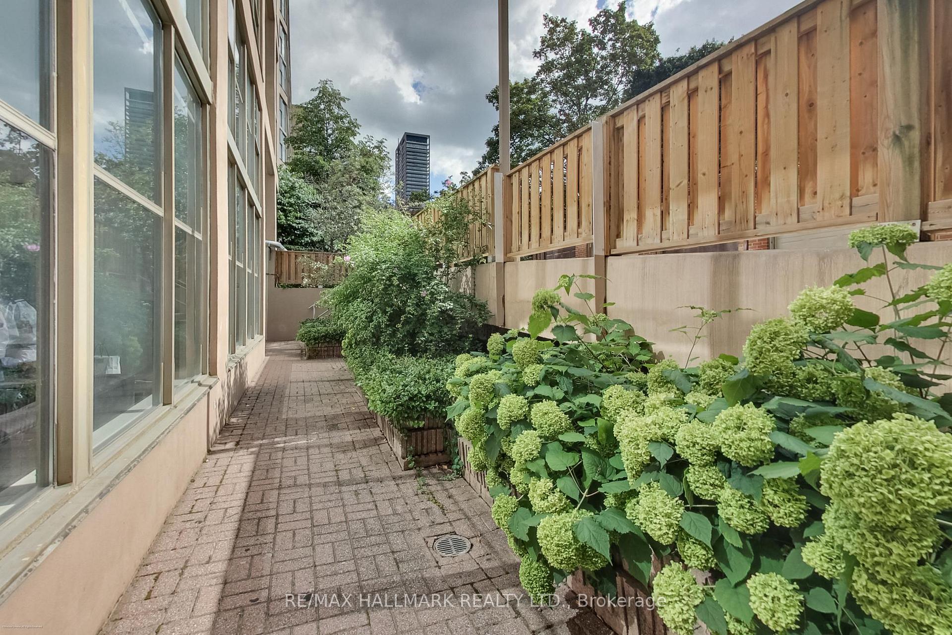 Photo 37 of Unit 812, 65 Scadding Avenue, Toronto, Waterfront Communities — HOMEH