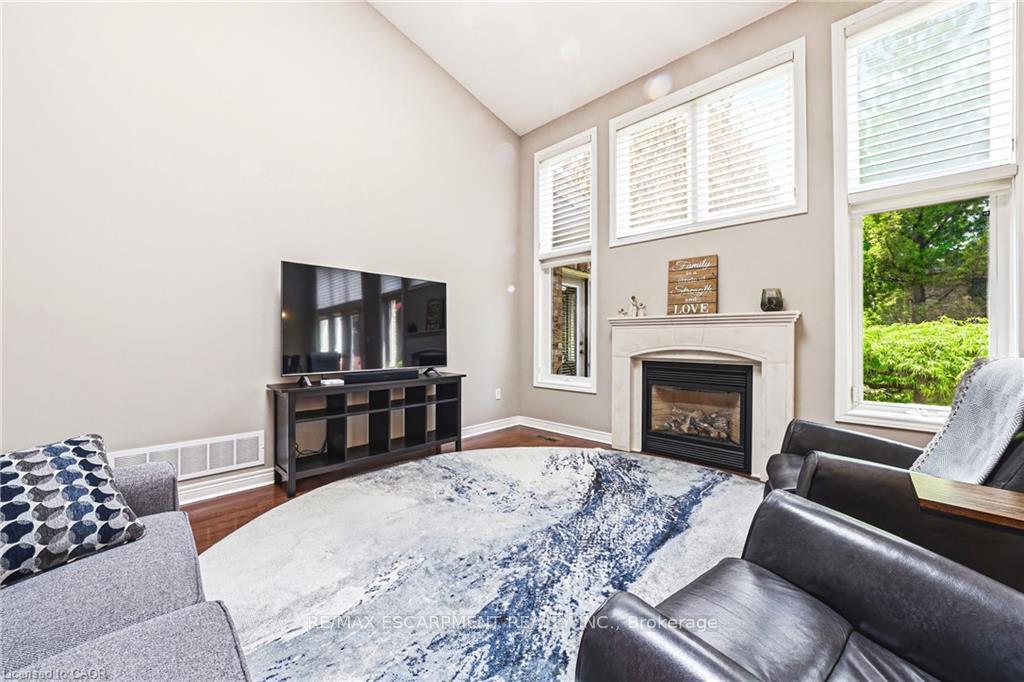 Photo 9 of 2178 Berwick Drive, Burlington, Rose — HOMEH