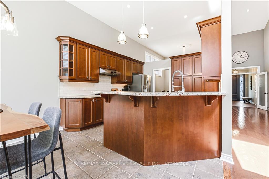 Photo 11 of 2178 Berwick Drive, Burlington, Rose — HOMEH