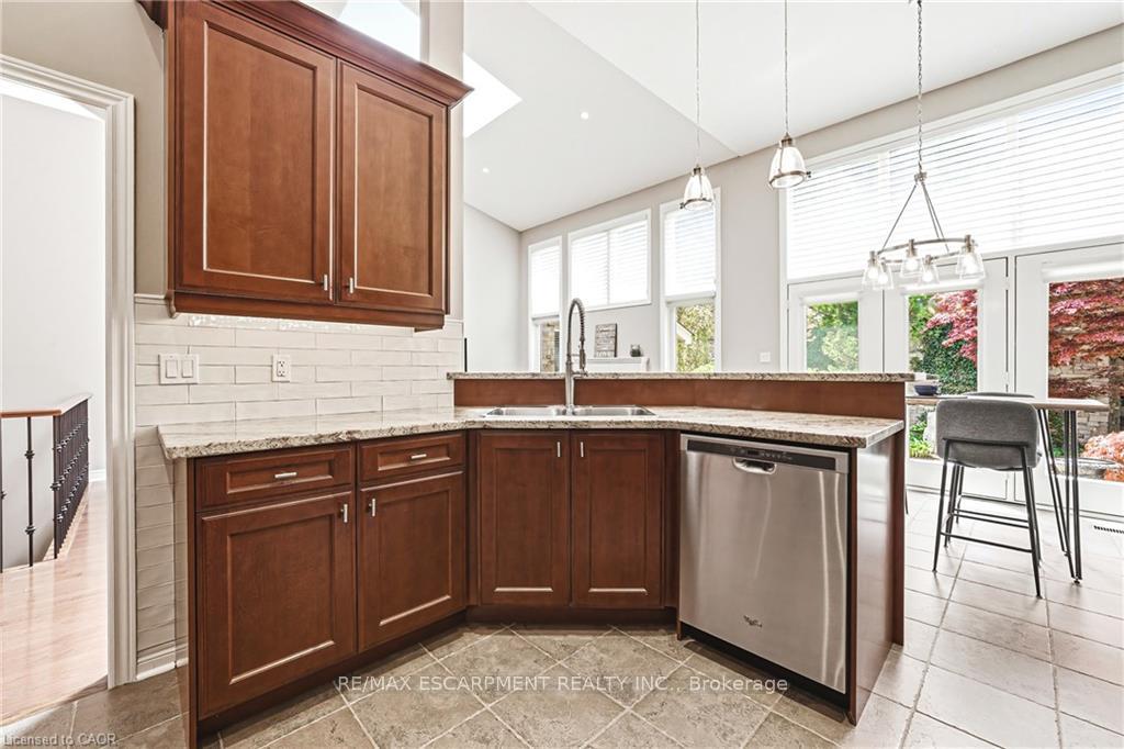 Photo 13 of 2178 Berwick Drive, Burlington, Rose — HOMEH