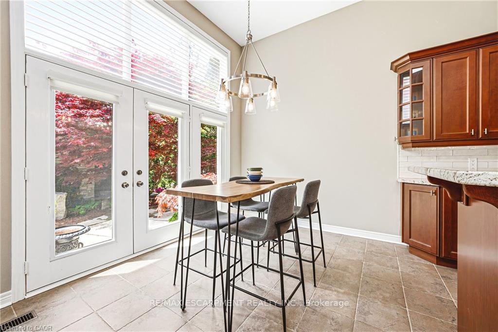 Photo 16 of 2178 Berwick Drive, Burlington, Rose — HOMEH