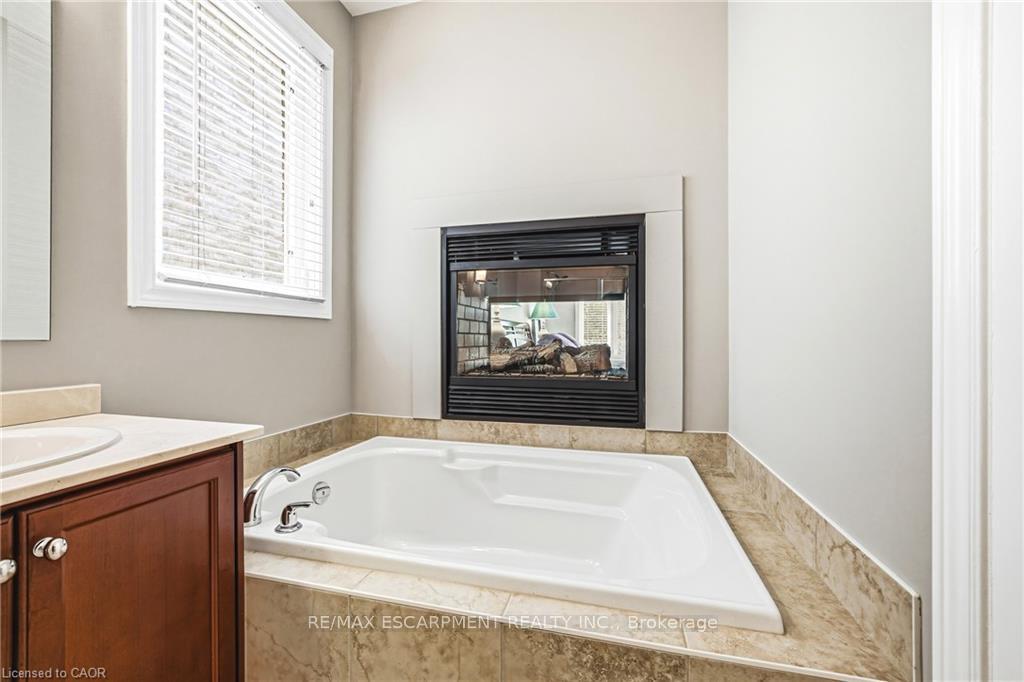 Photo 21 of 2178 Berwick Drive, Burlington, Rose — HOMEH