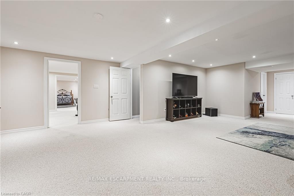 Photo 29 of 2178 Berwick Drive, Burlington, Rose — HOMEH