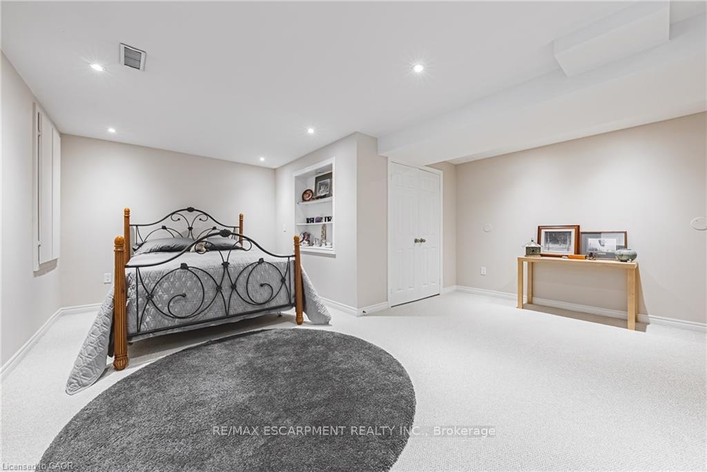 Photo 33 of 2178 Berwick Drive, Burlington, Rose — HOMEH