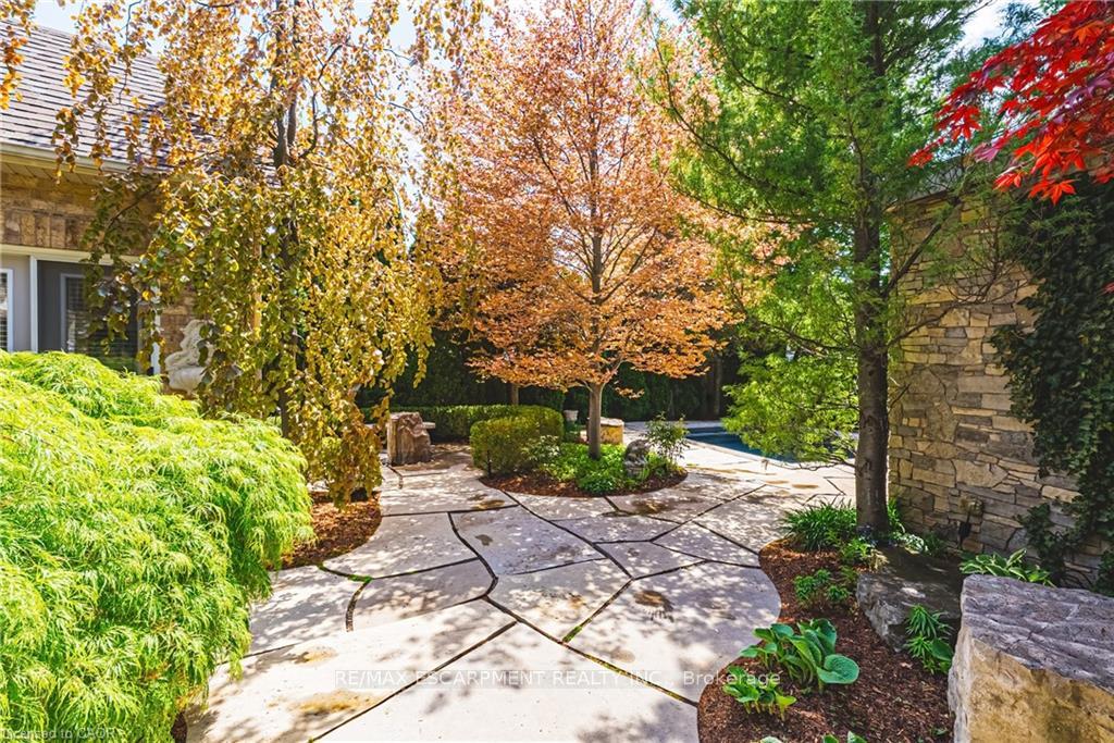 Photo 38 of 2178 Berwick Drive, Burlington, Rose — HOMEH