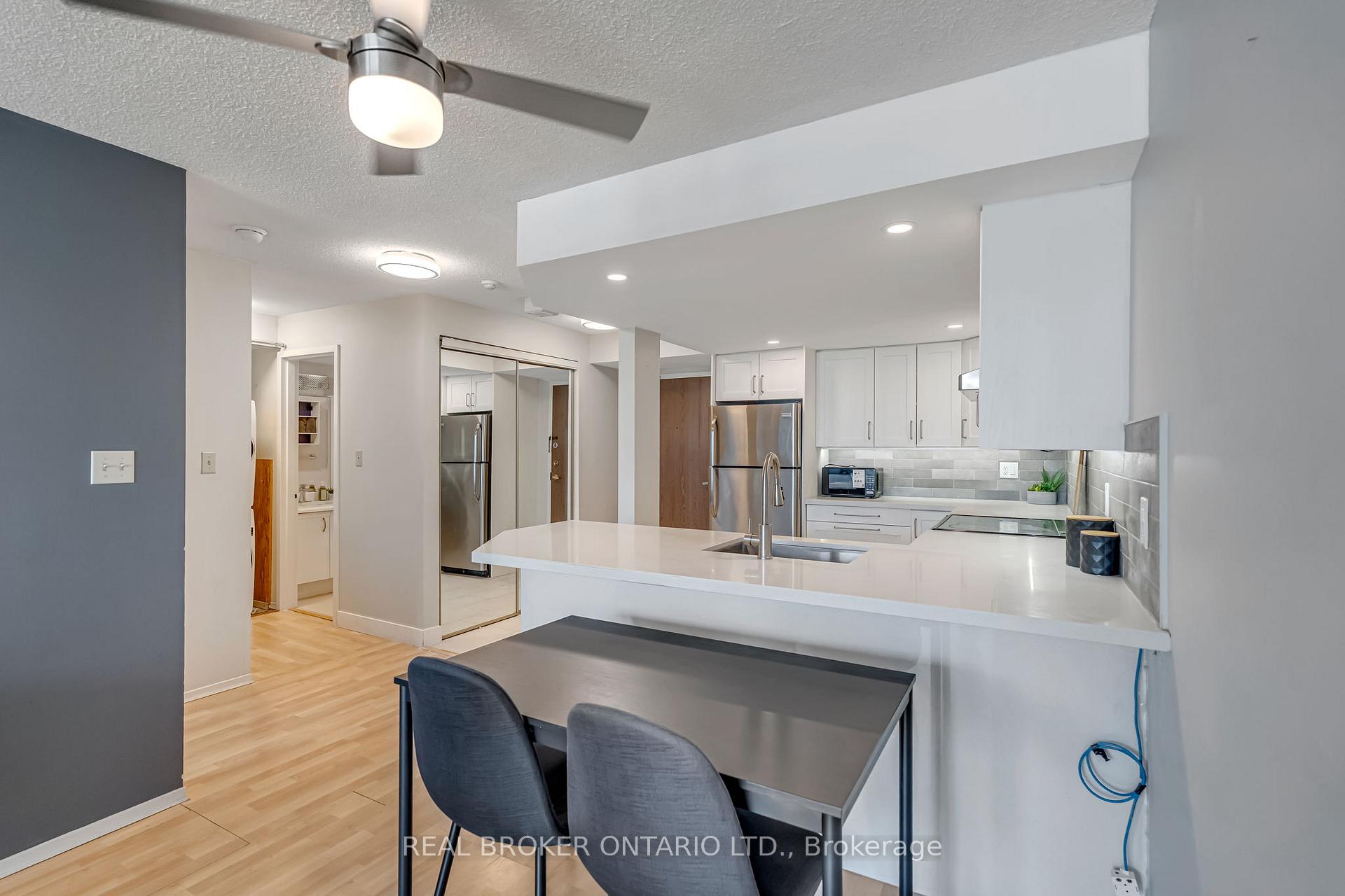 Photo 4 of Unit 903, 25 Agnes Street, Mississauga, Cooksville — HOMEH