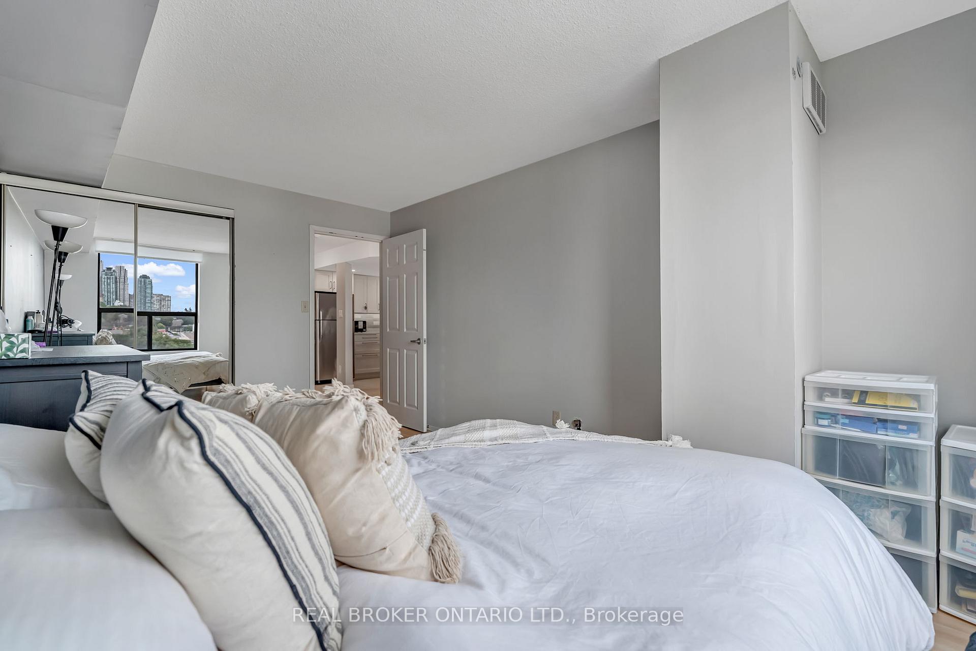 Photo 17 of Unit 903, 25 Agnes Street, Mississauga, Cooksville — HOMEH
