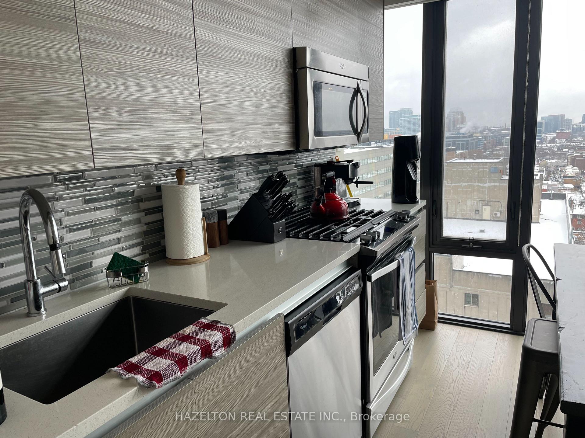 Photo 12 of Unit 1404, 111 Bathurst Street, Toronto, Waterfront Communities — HOMEH