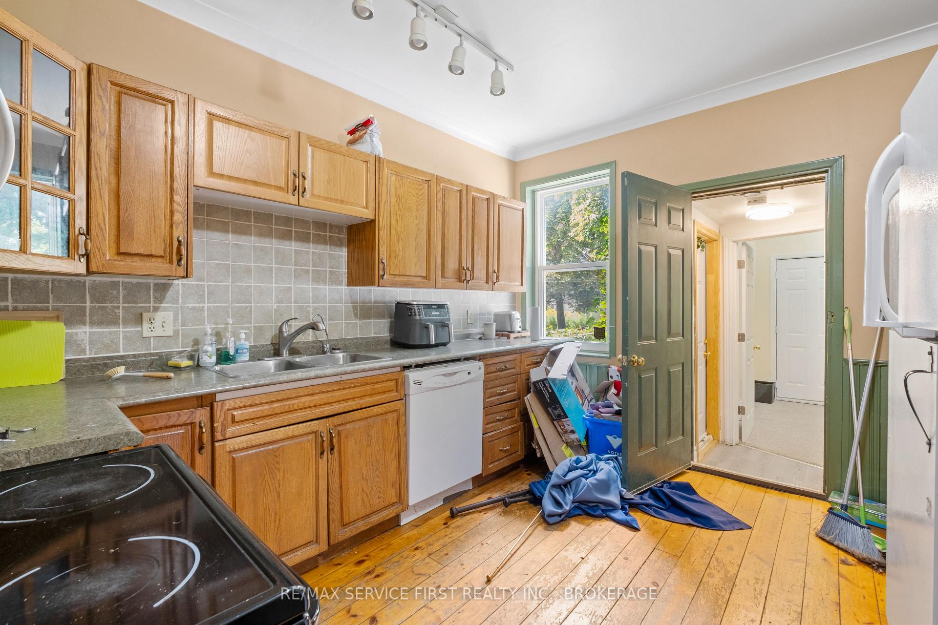 Photo 22 of 392 Alfred Street, Kingston, East of Sir John A. Blvd — HOMEH
