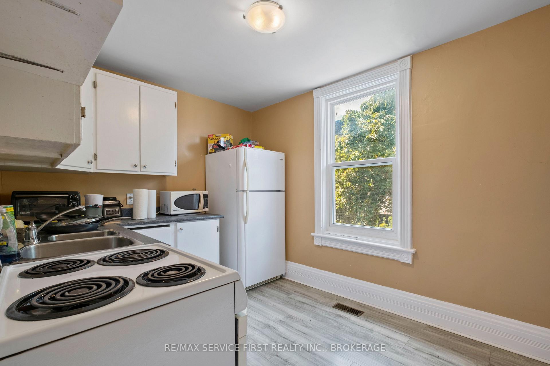 Photo 35 of 392 Alfred Street, Kingston, East of Sir John A. Blvd — HOMEH