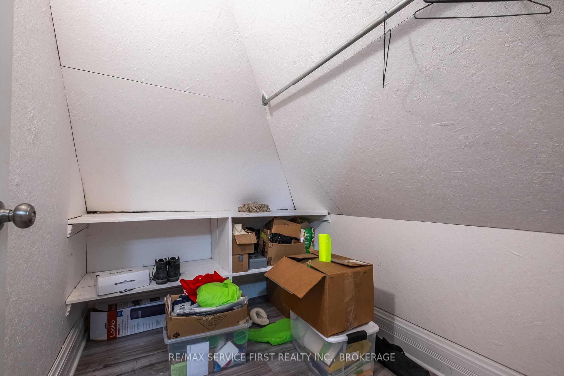 Photo 41 of 392 Alfred Street, Kingston, East of Sir John A. Blvd — HOMEH