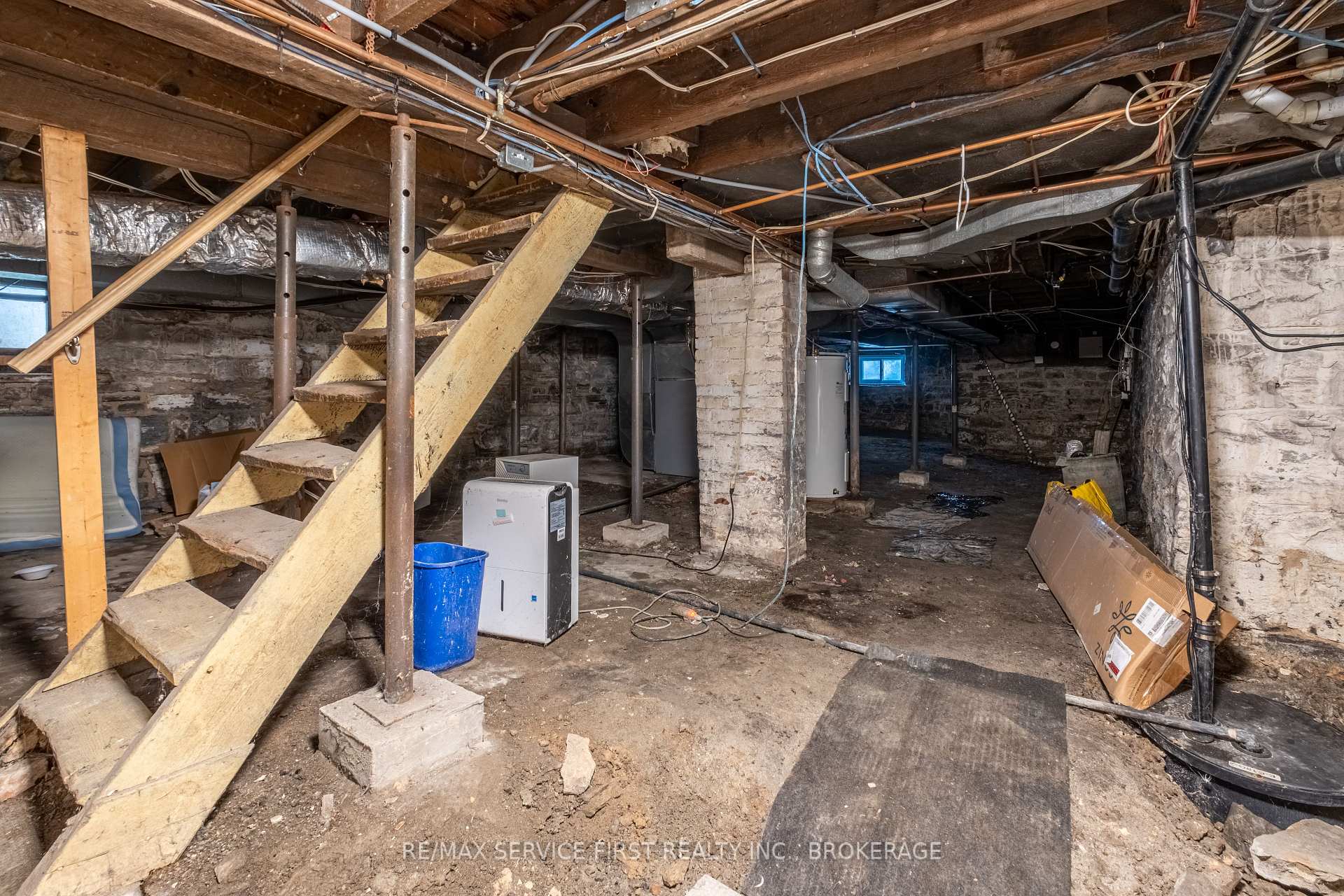 Photo 42 of 392 Alfred Street, Kingston, East of Sir John A. Blvd — HOMEH