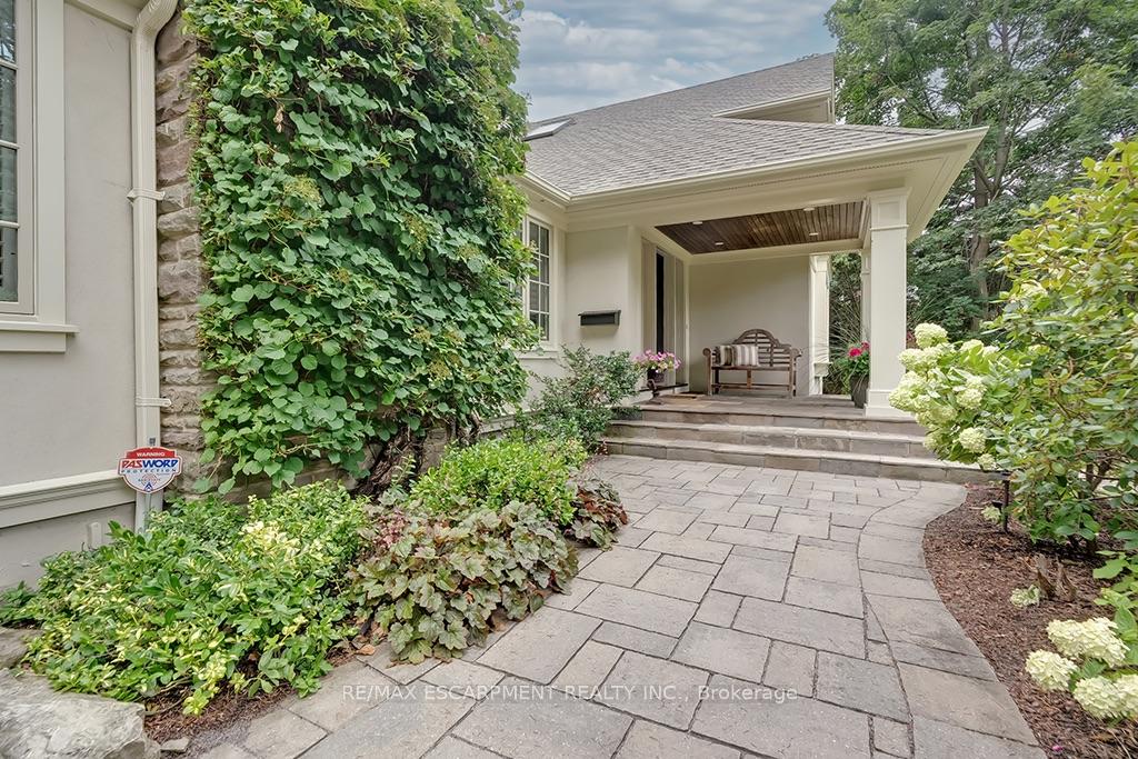 Photo 5 of 7 Colonial Crescent, Oakville, Morrison — HOMEH