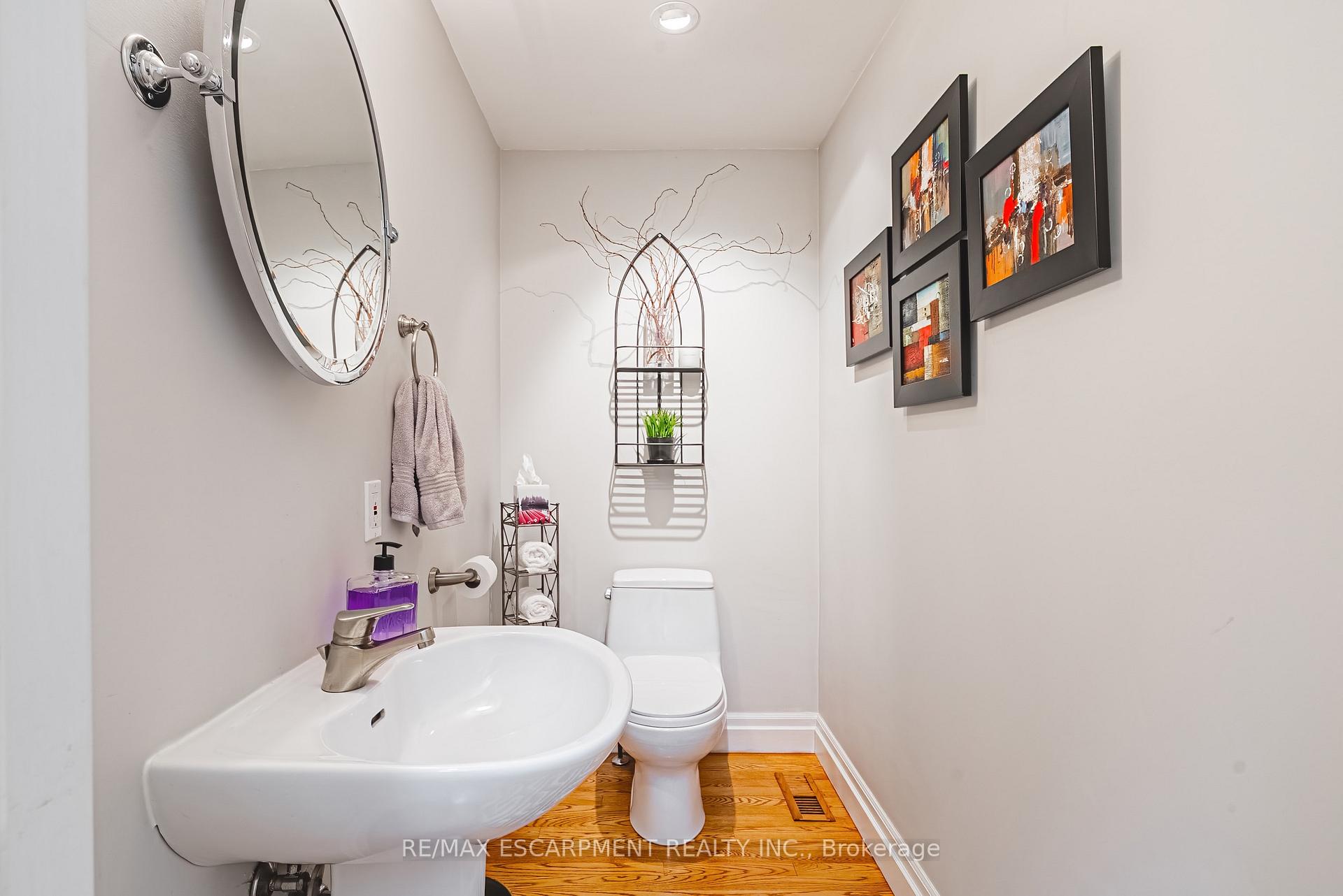 Photo 12 of 7 Colonial Crescent, Oakville, Morrison — HOMEH
