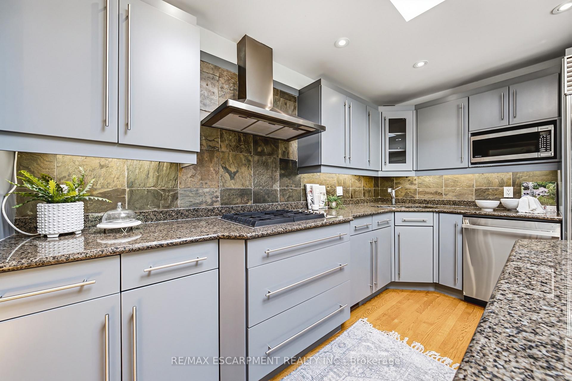 Photo 18 of 7 Colonial Crescent, Oakville, Morrison — HOMEH