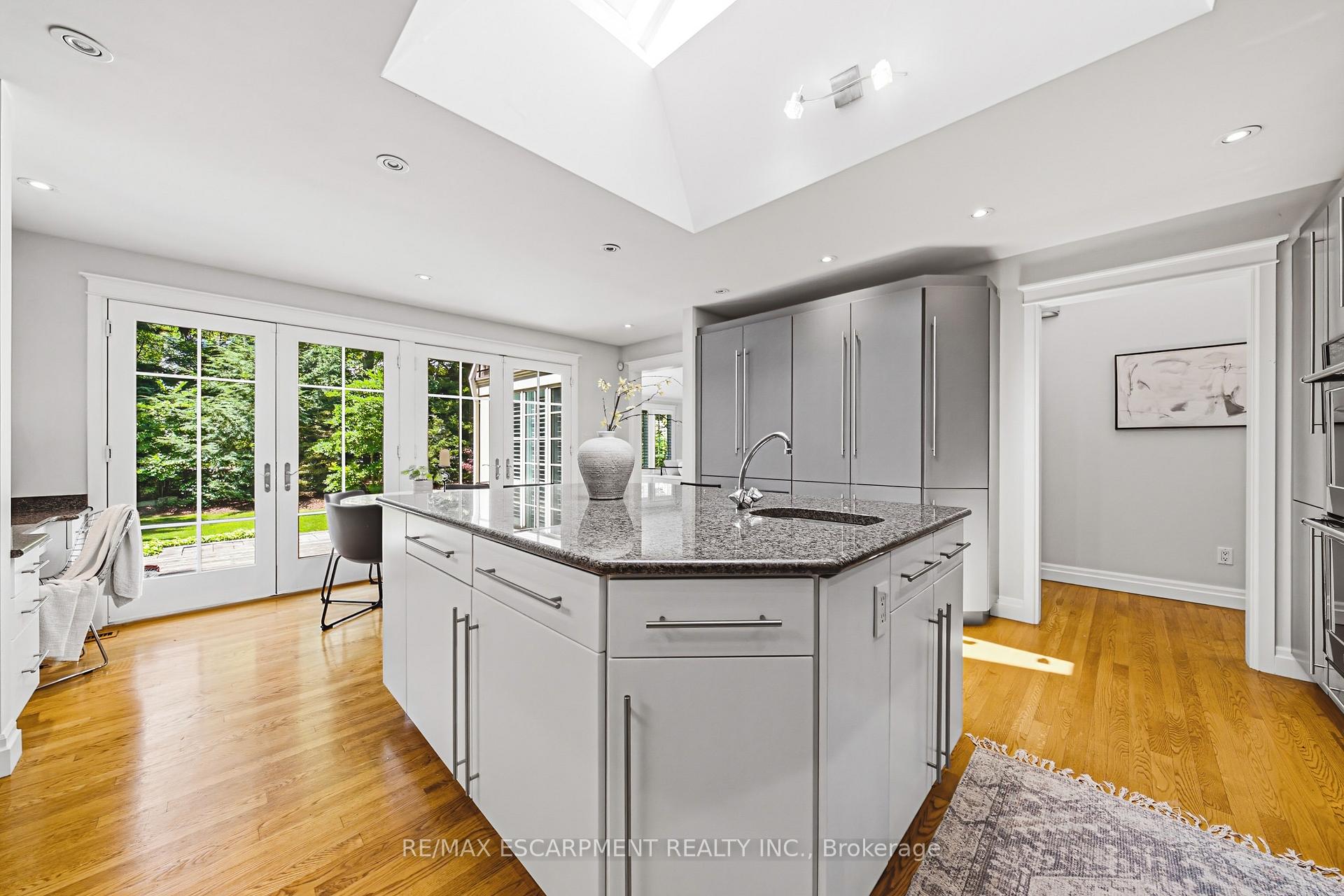 Photo 19 of 7 Colonial Crescent, Oakville, Morrison — HOMEH