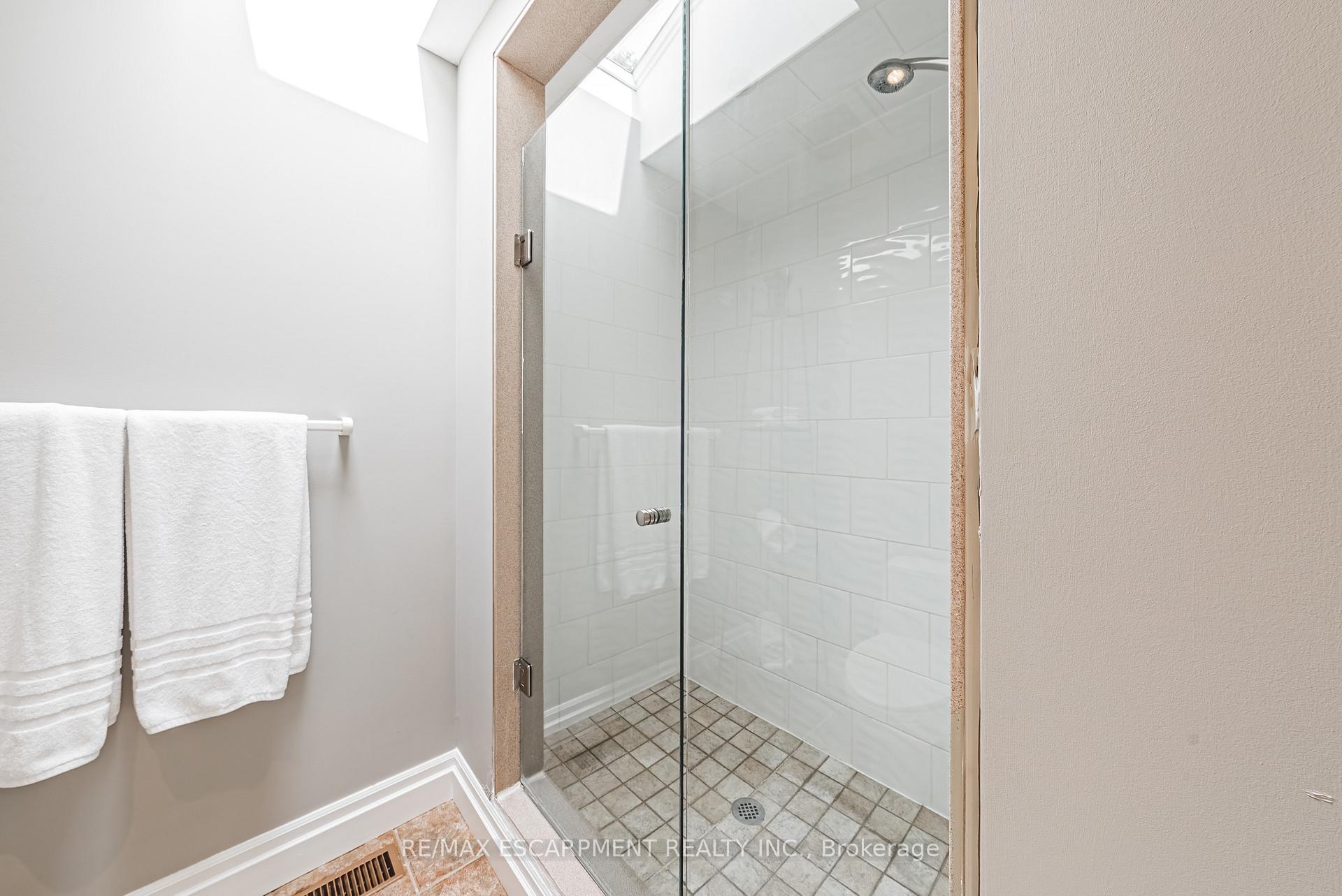 Photo 33 of 7 Colonial Crescent, Oakville, Morrison — HOMEH