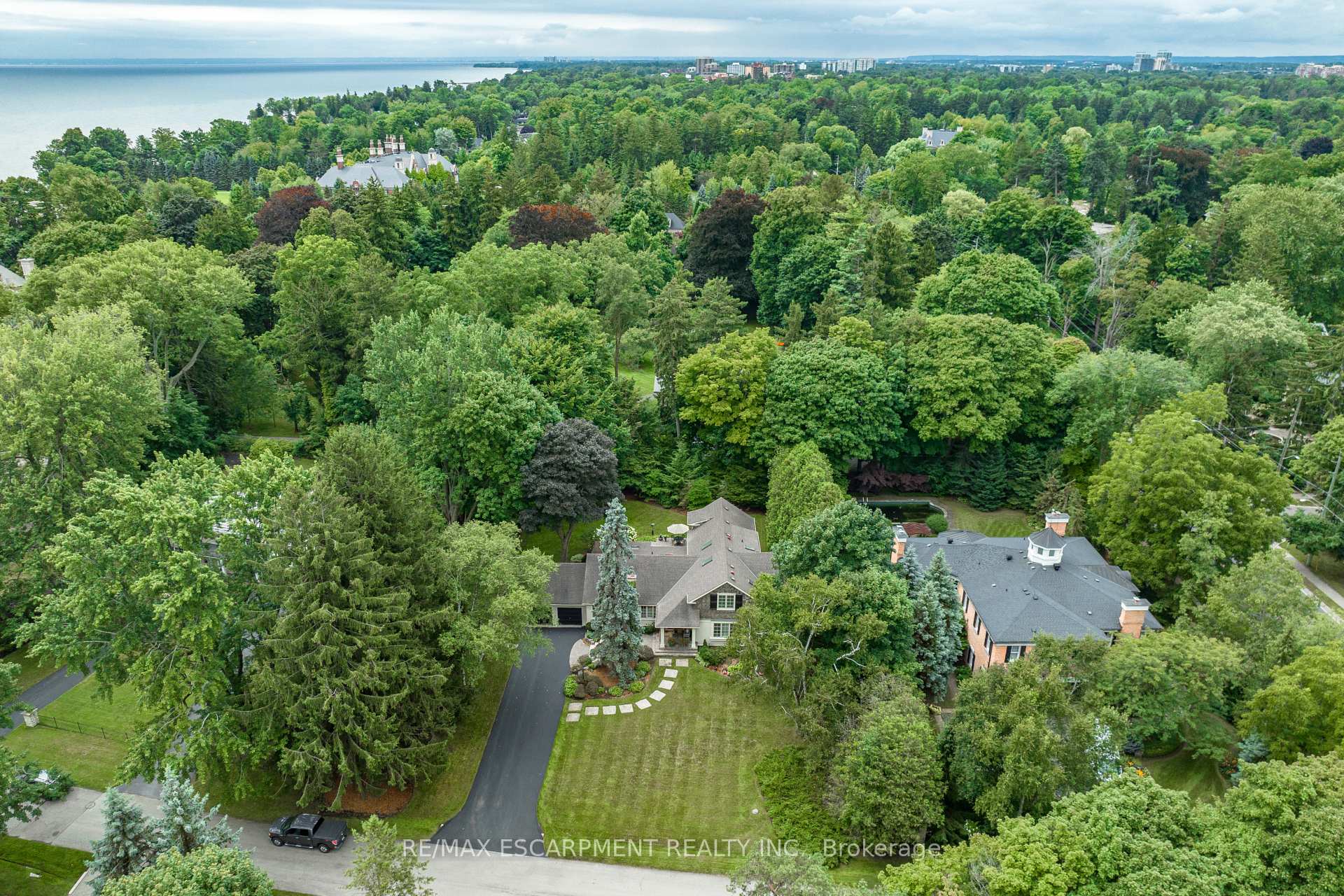 Photo 48 of 7 Colonial Crescent, Oakville, Morrison — HOMEH