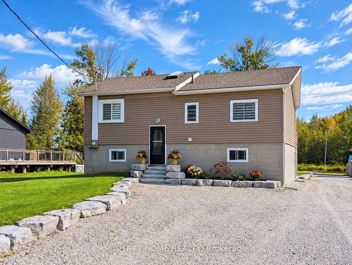 Photo 2 of 4041 Glen Cedar Drive, Ramara, Rural Ramara — HOMEH