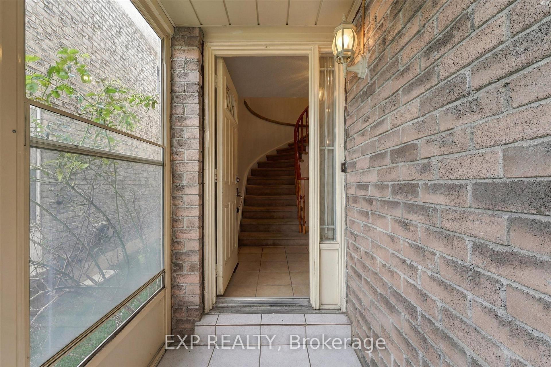 Photo 4 of 55 James Edward Drive, Markham, Middlefield — HOMEH