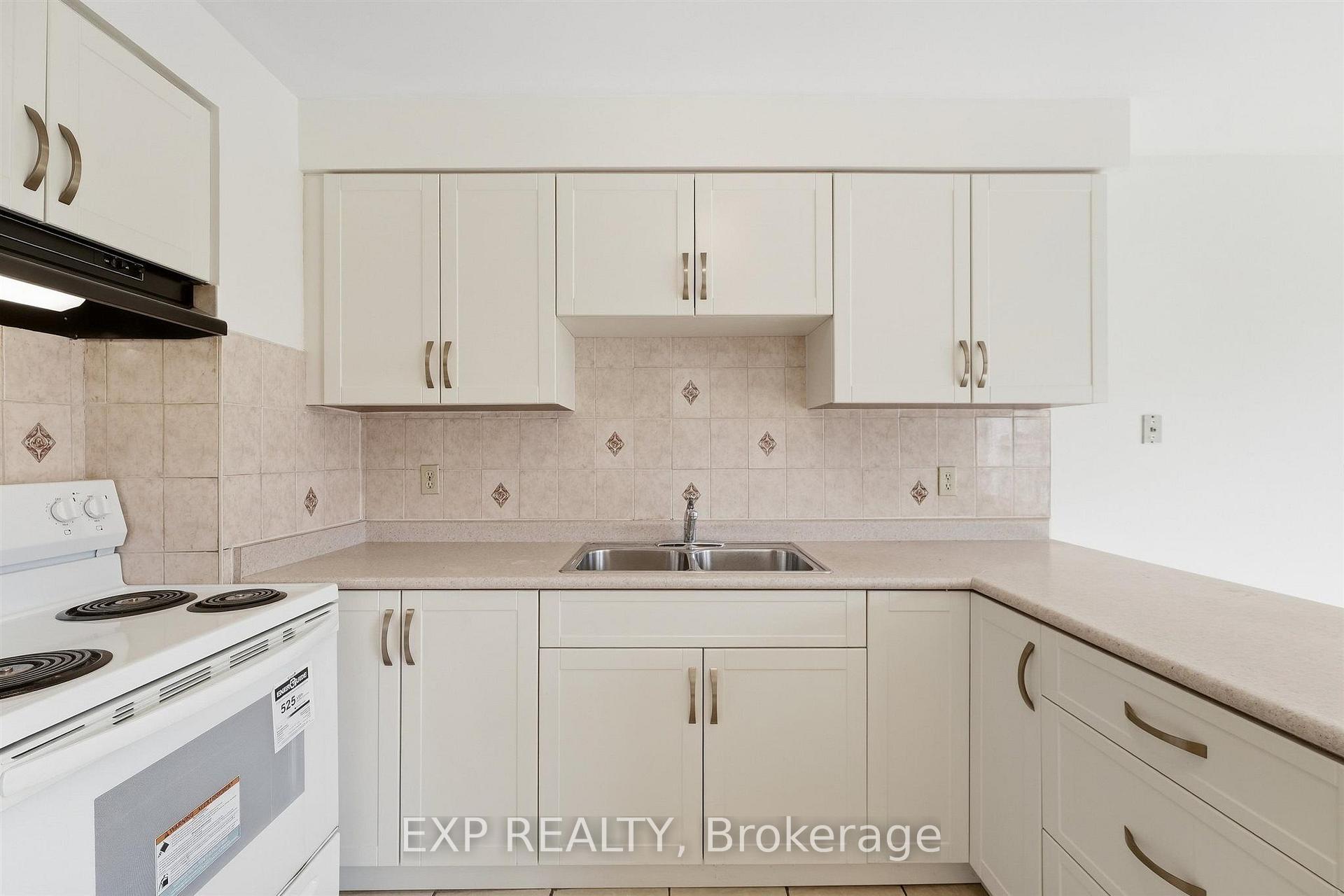 Photo 11 of 55 James Edward Drive, Markham, Middlefield — HOMEH