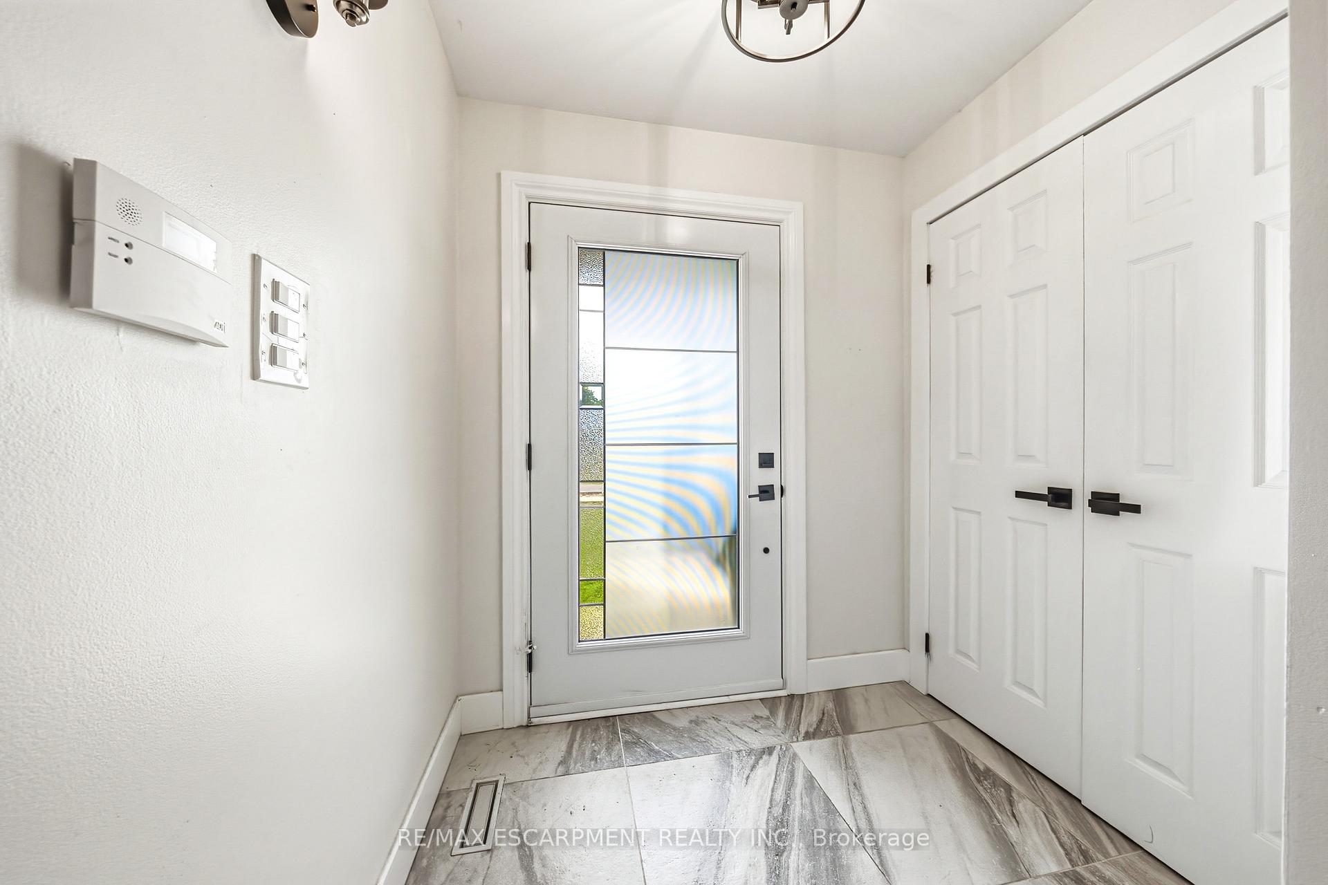 Photo 3 of Unit C, 2116 Prospect Street, Burlington, Brant — HOMEH