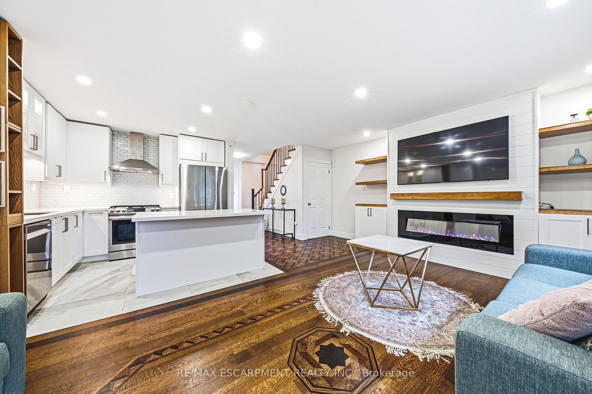 Photo 4 of Unit C, 2116 Prospect Street, Burlington, Brant — HOMEH