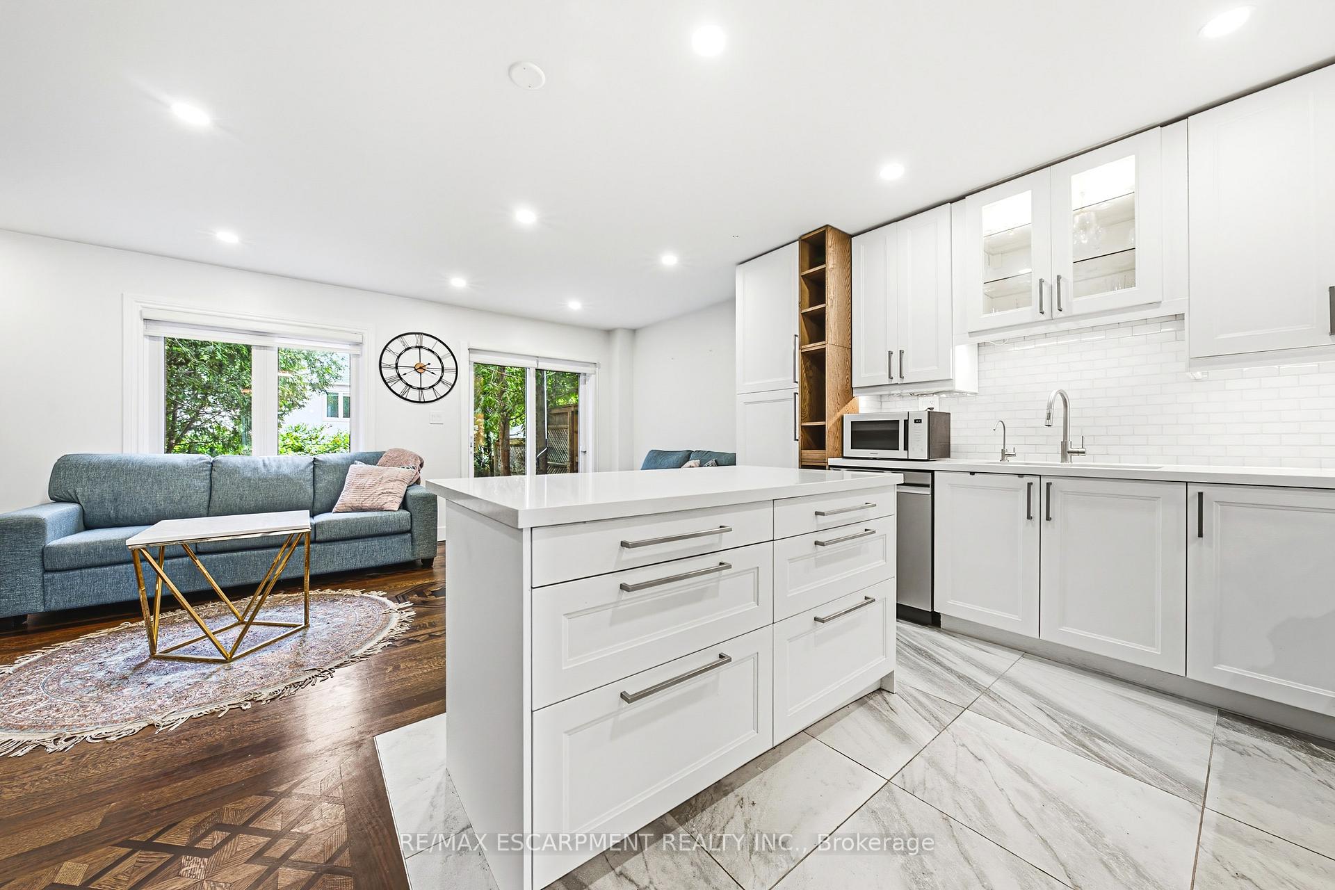 Photo 9 of Unit C, 2116 Prospect Street, Burlington, Brant — HOMEH