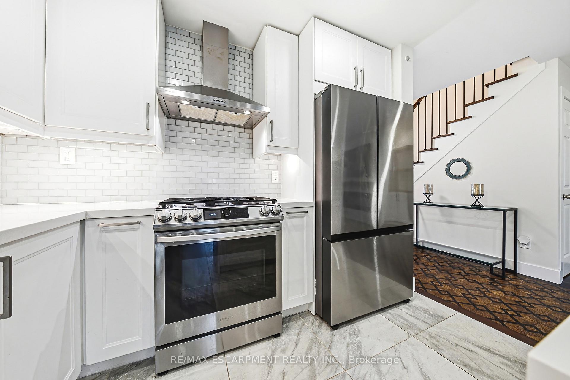 Photo 10 of Unit C, 2116 Prospect Street, Burlington, Brant — HOMEH