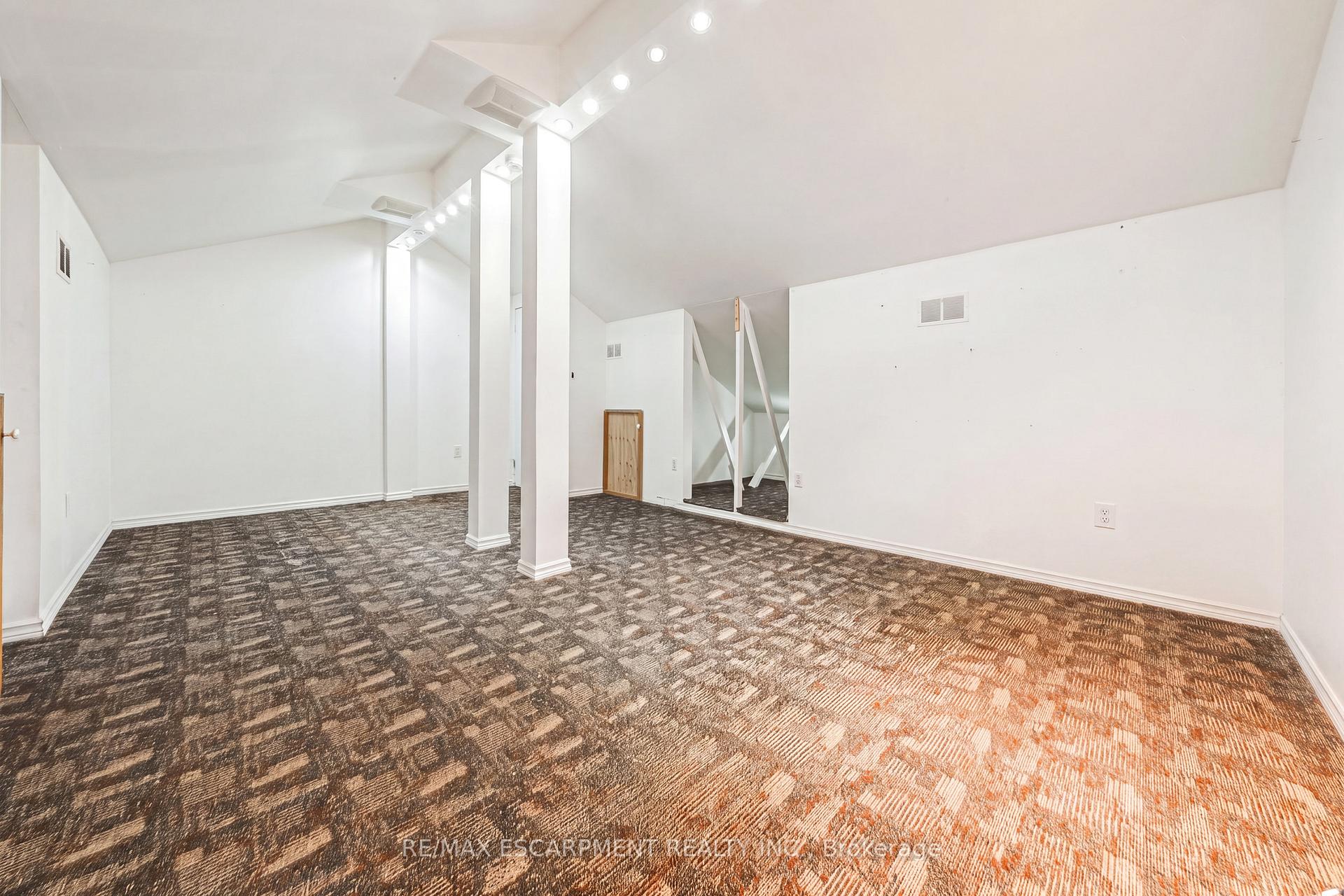 Photo 17 of Unit C, 2116 Prospect Street, Burlington, Brant — HOMEH