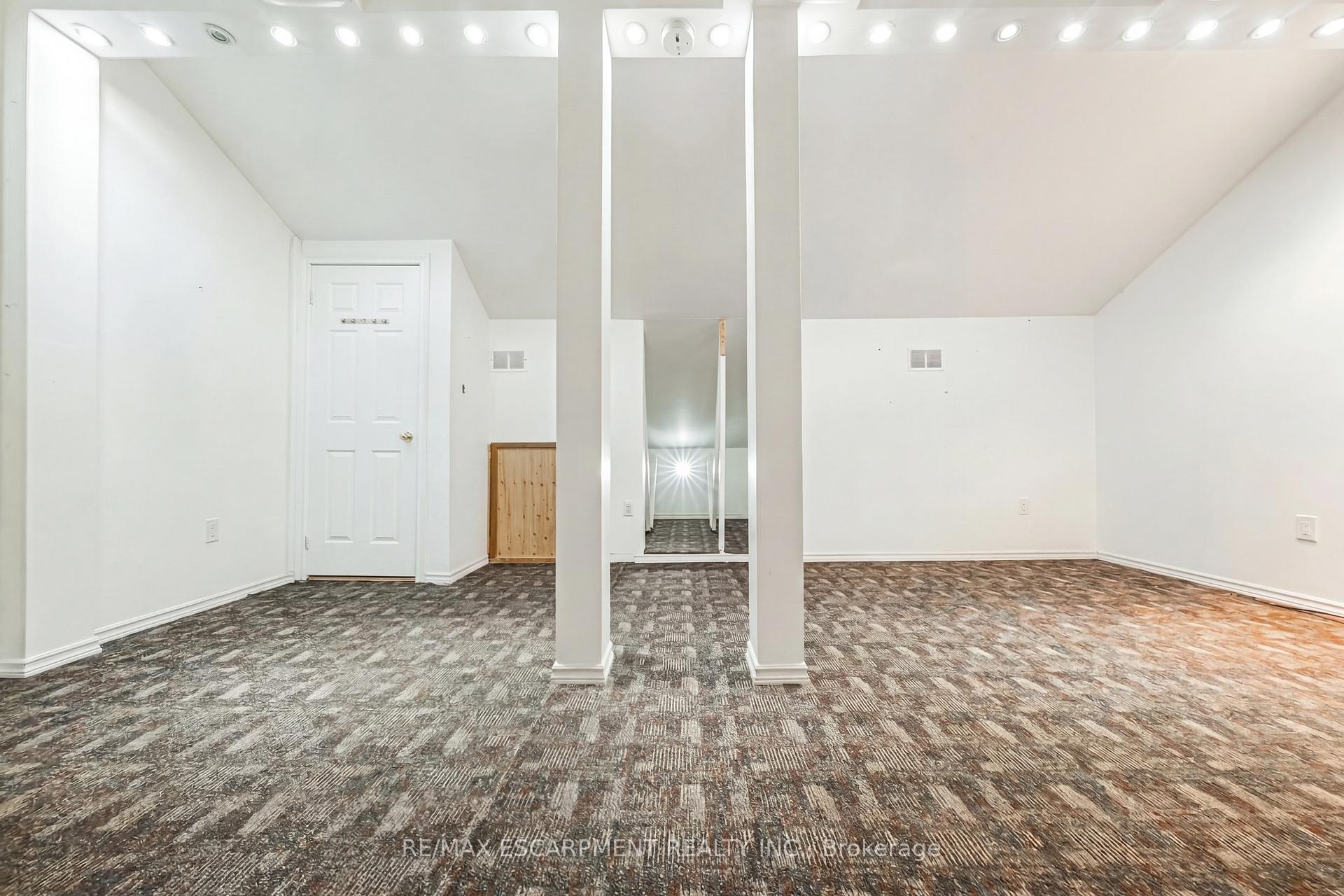 Photo 18 of Unit C, 2116 Prospect Street, Burlington, Brant — HOMEH