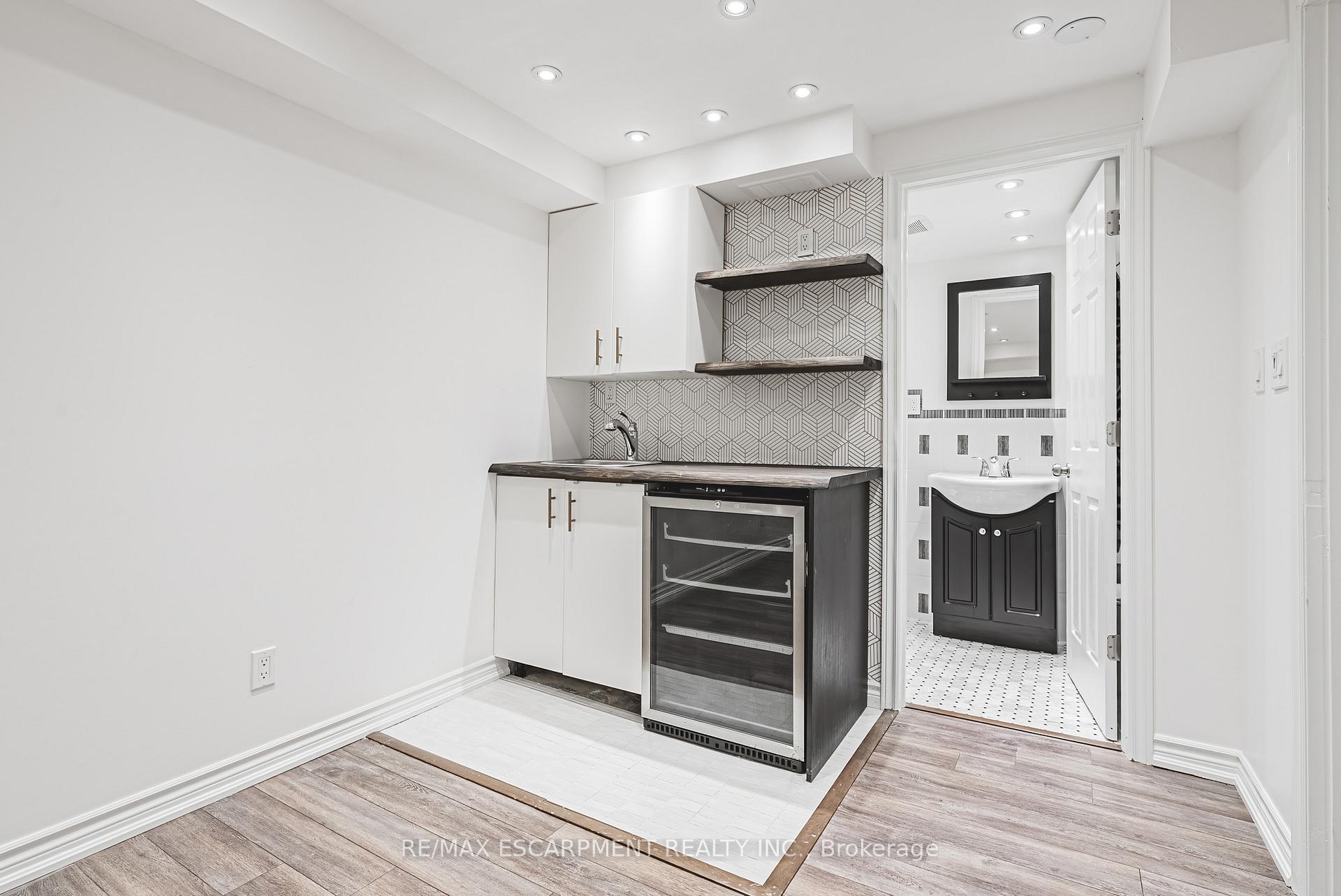 Photo 26 of Unit C, 2116 Prospect Street, Burlington, Brant — HOMEH