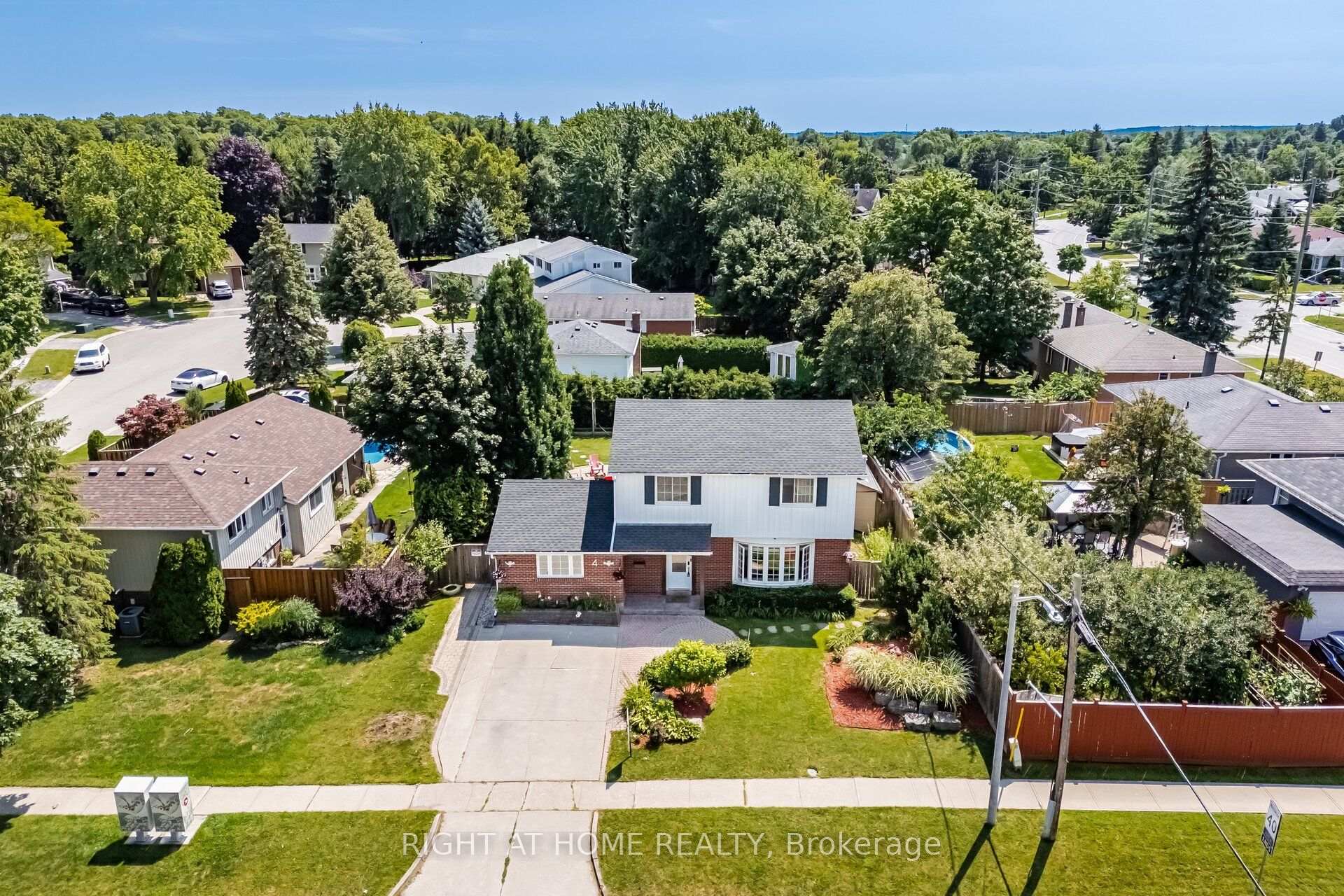 Photo 3 of 4 Rosefield Drive, Halton Hills, Georgetown — HOMEH