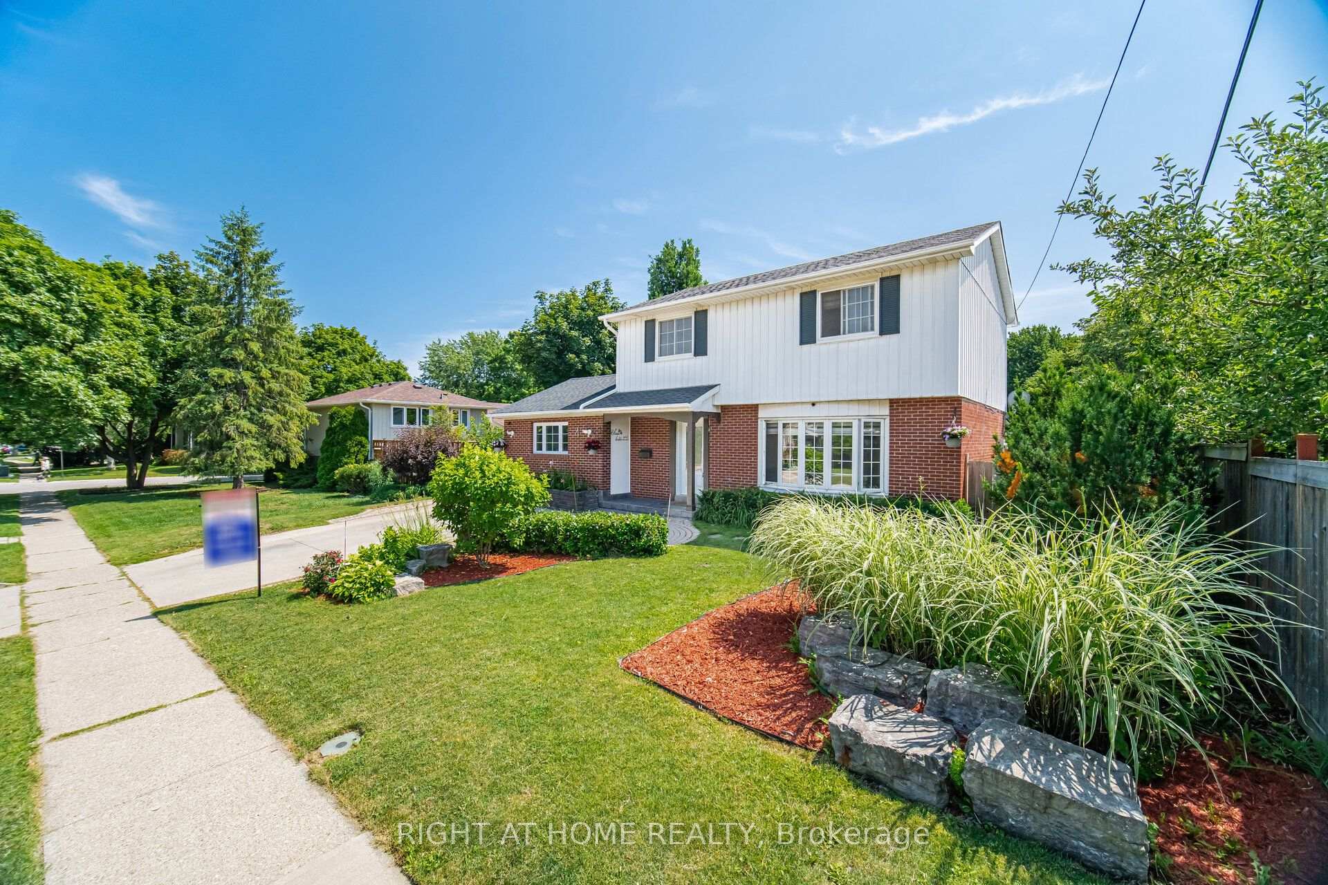 Photo 4 of 4 Rosefield Drive, Halton Hills, Georgetown — HOMEH