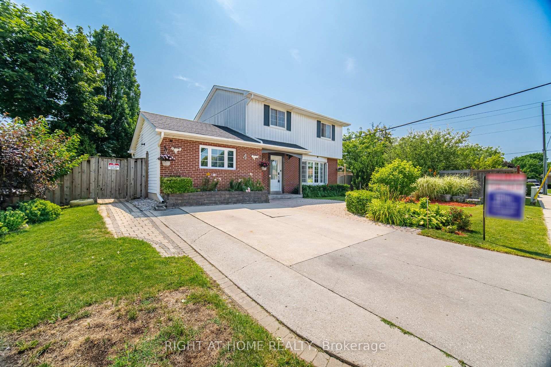 Photo 5 of 4 Rosefield Drive, Halton Hills, Georgetown — HOMEH