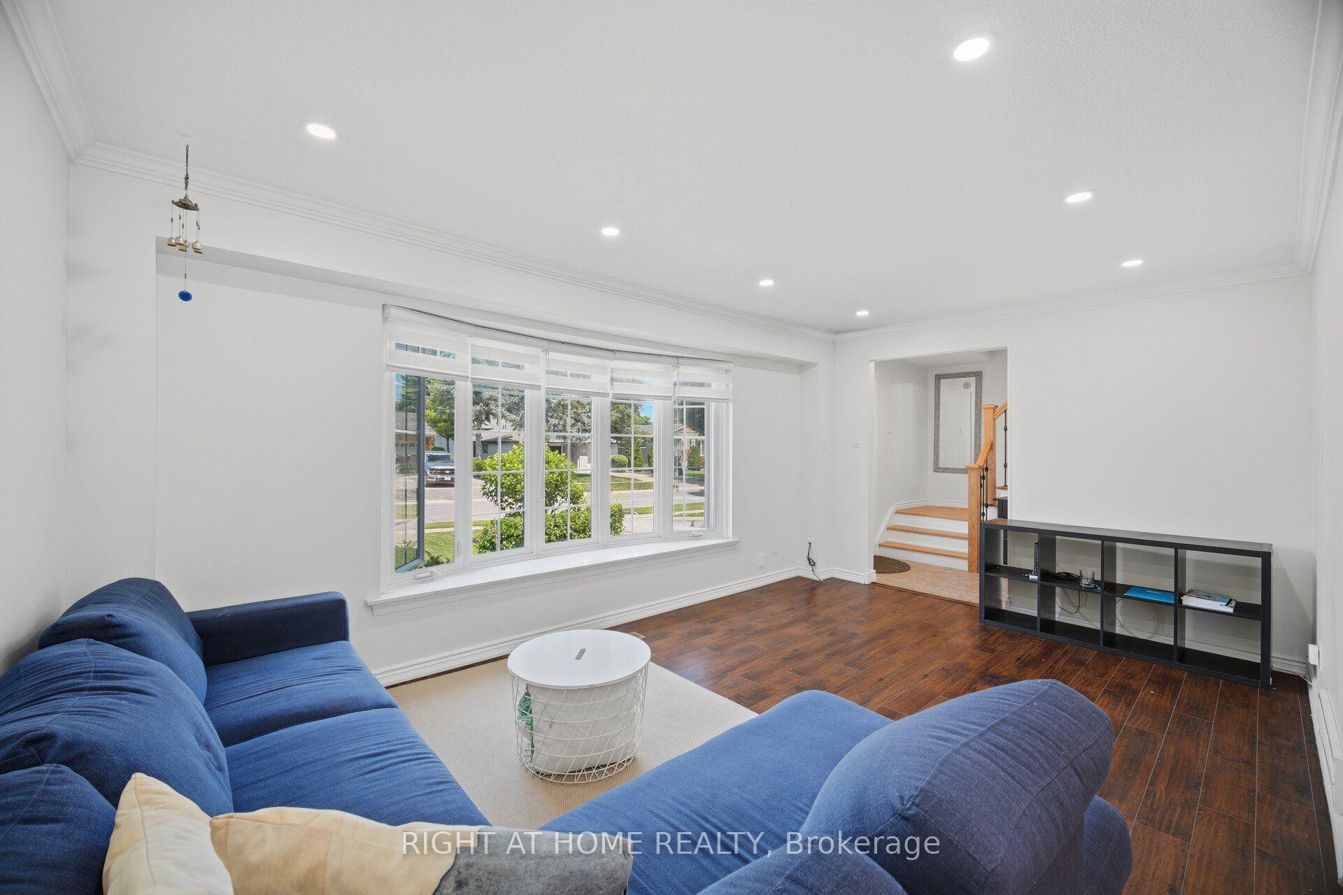 Photo 8 of 4 Rosefield Drive, Halton Hills, Georgetown — HOMEH