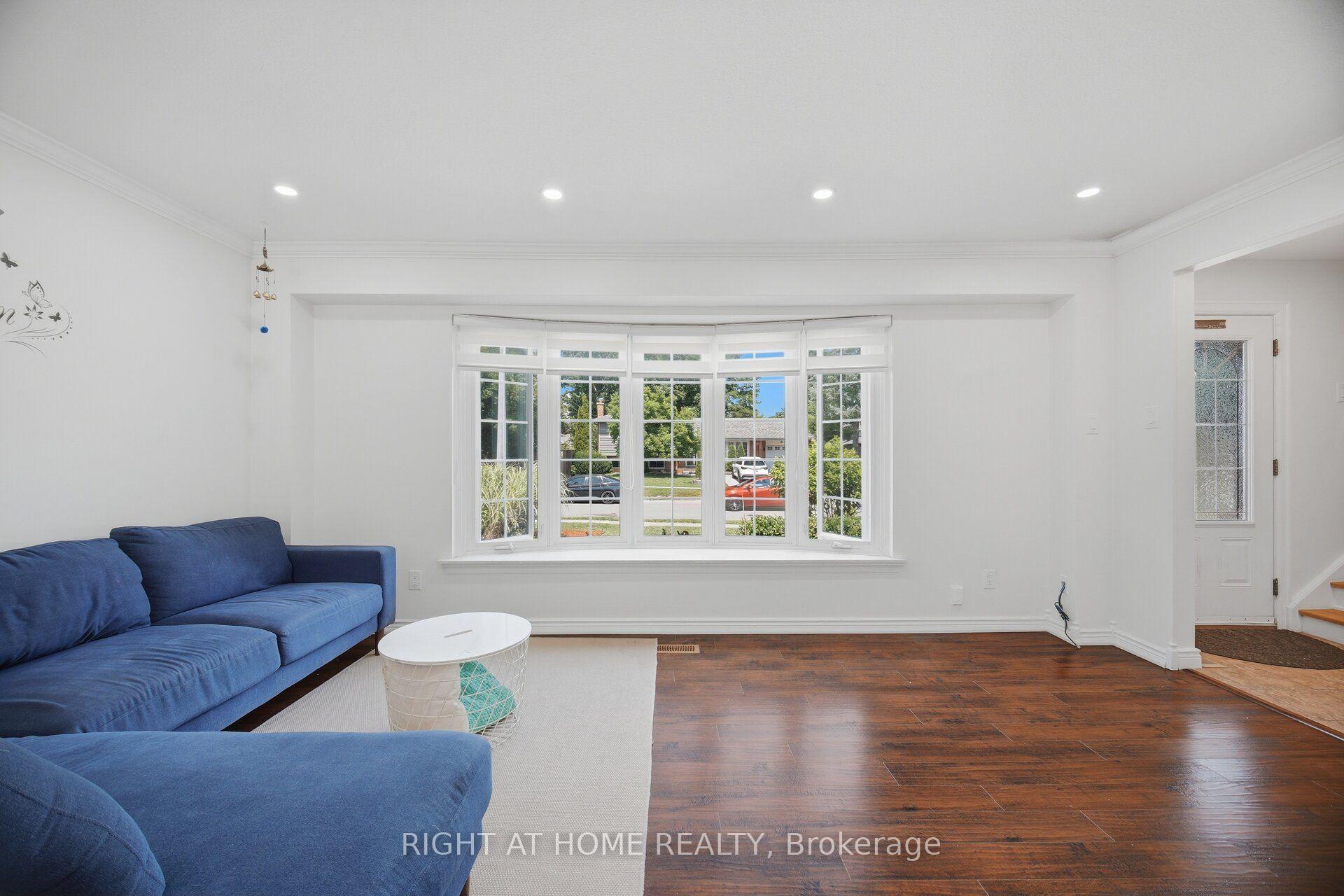 Photo 9 of 4 Rosefield Drive, Halton Hills, Georgetown — HOMEH