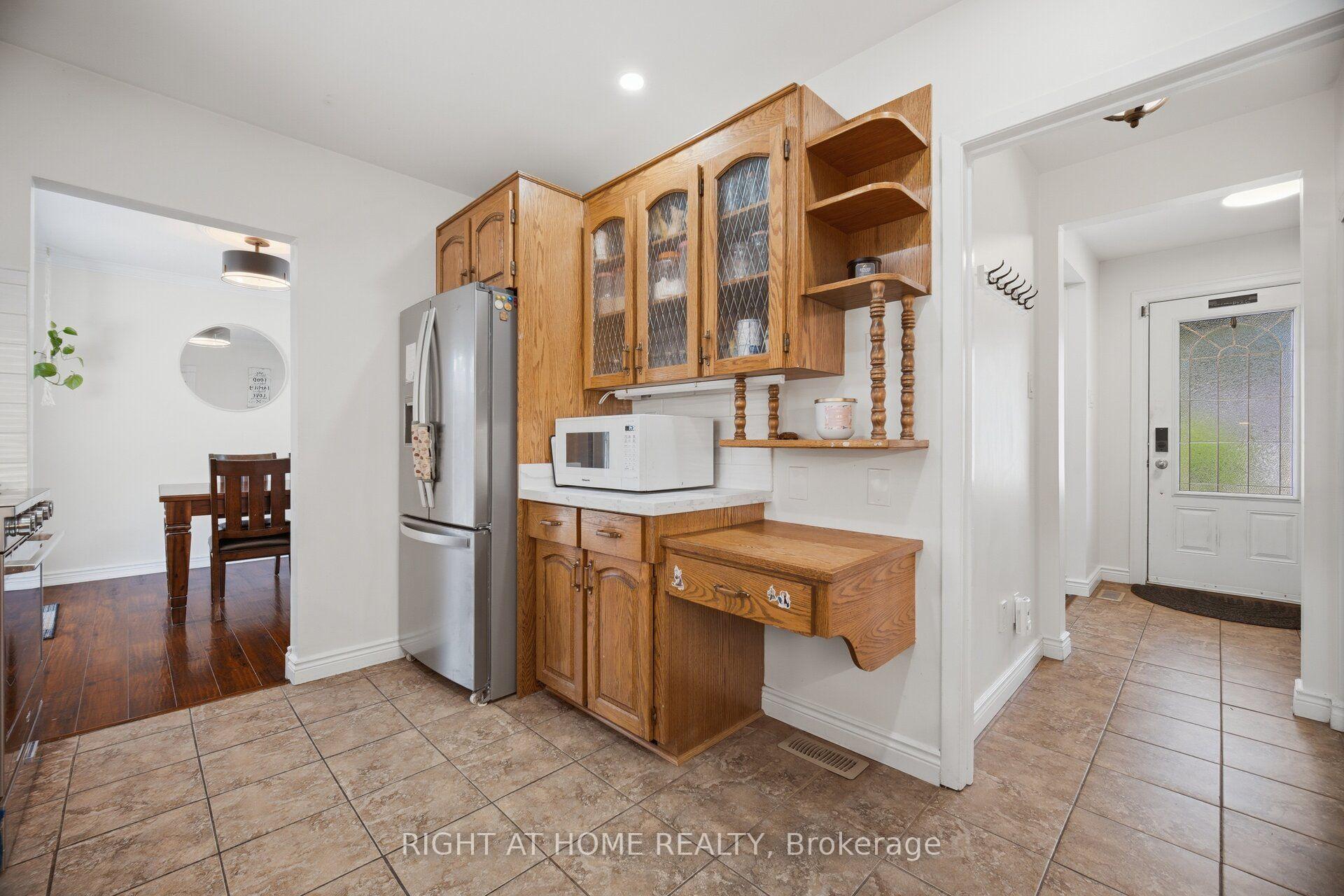 Photo 14 of 4 Rosefield Drive, Halton Hills, Georgetown — HOMEH