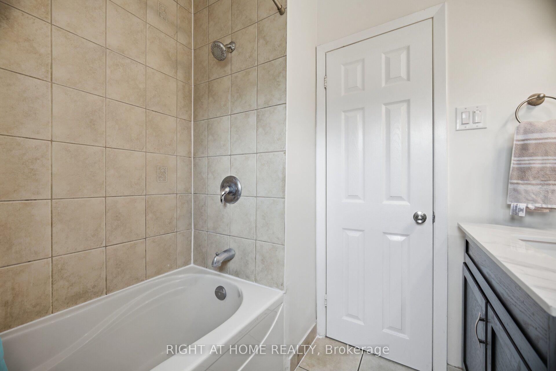 Photo 28 of 4 Rosefield Drive, Halton Hills, Georgetown — HOMEH