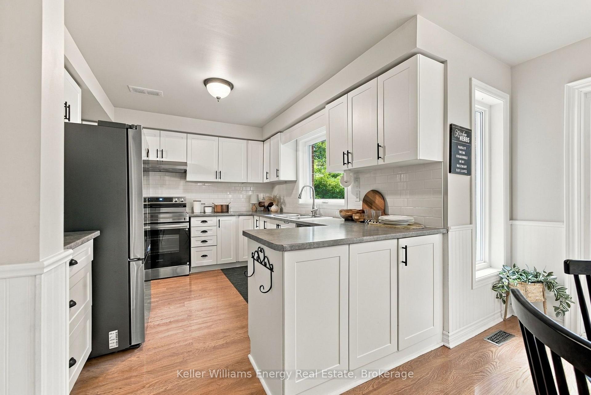 Photo 4 of 123 Erickson Drive, Whitby, Blue Grass Meadows — HOMEH