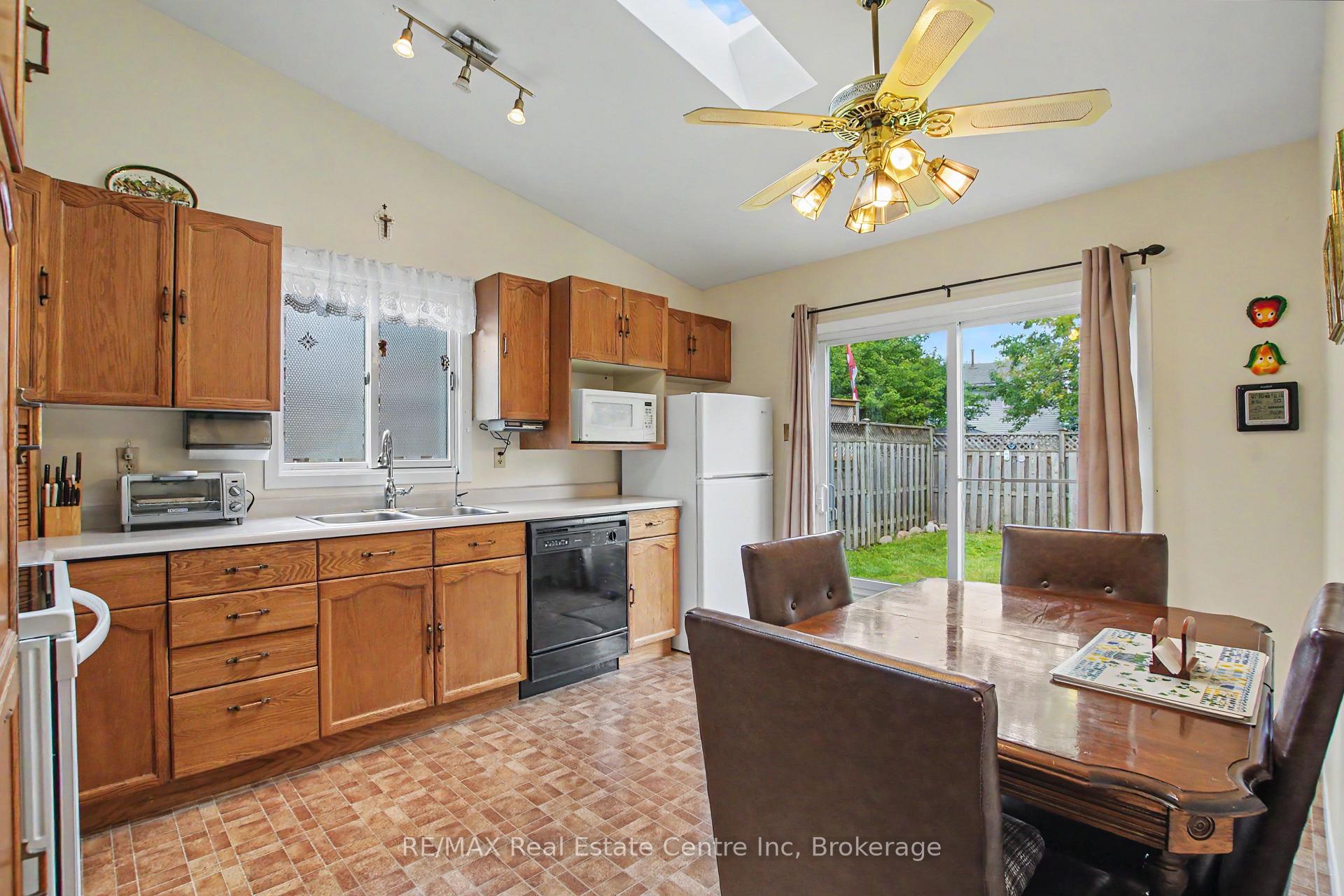 Photo 12 of Unit D, 78 Rolling Meadows Drive, Kitchener, Forest Heights — HOMEH